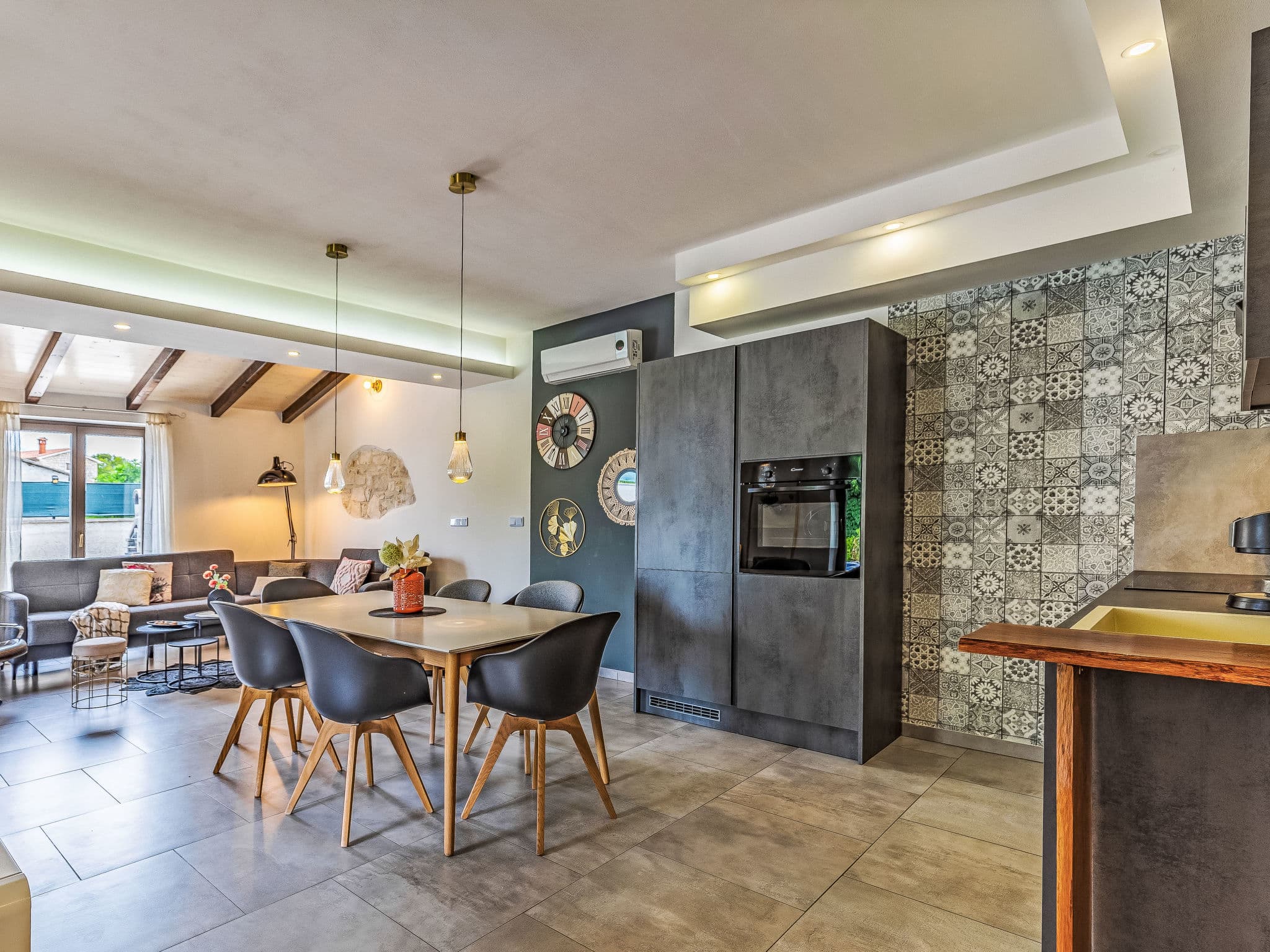 Kitchen / Dining Room