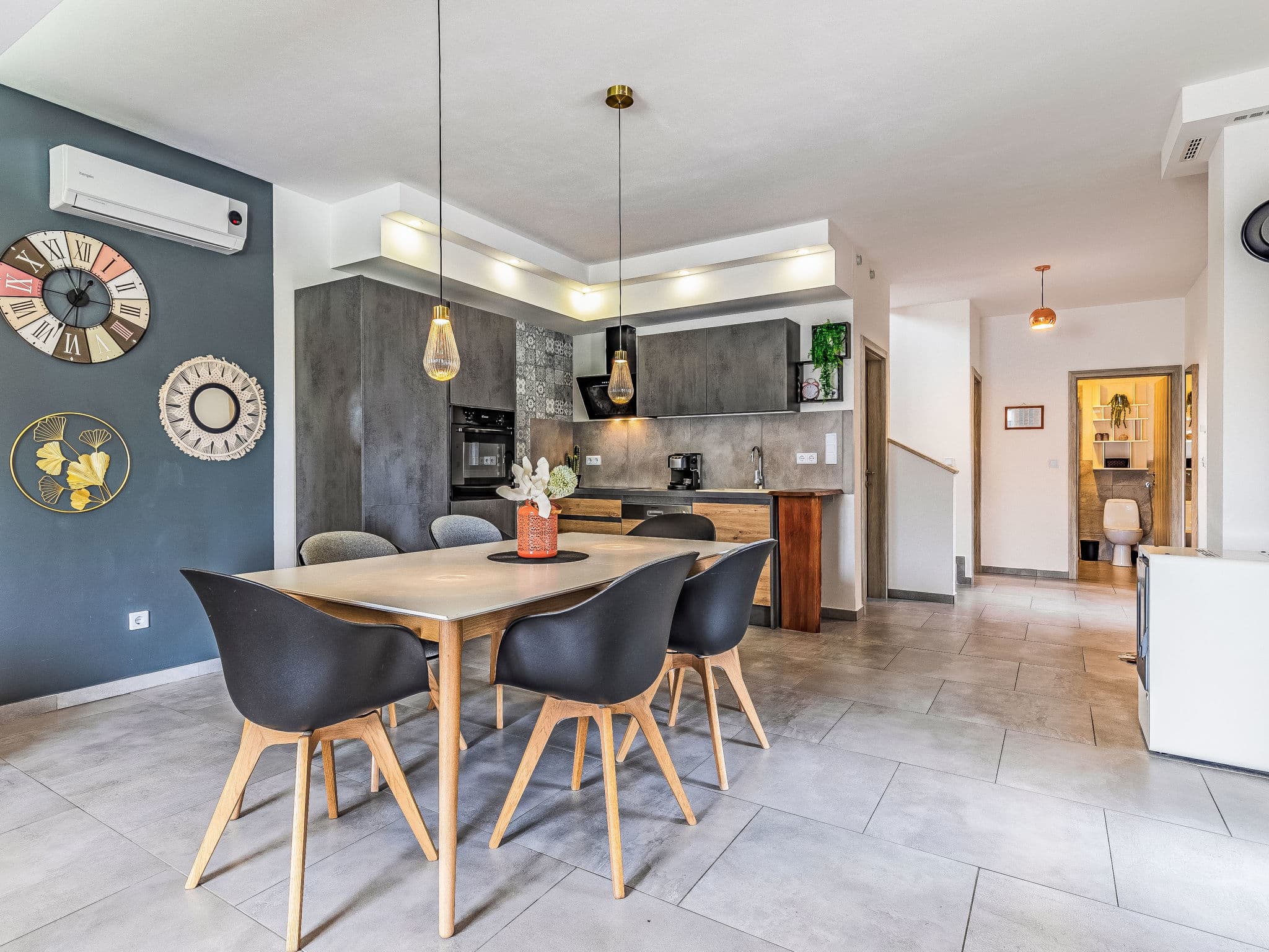 Kitchen / Dining Room