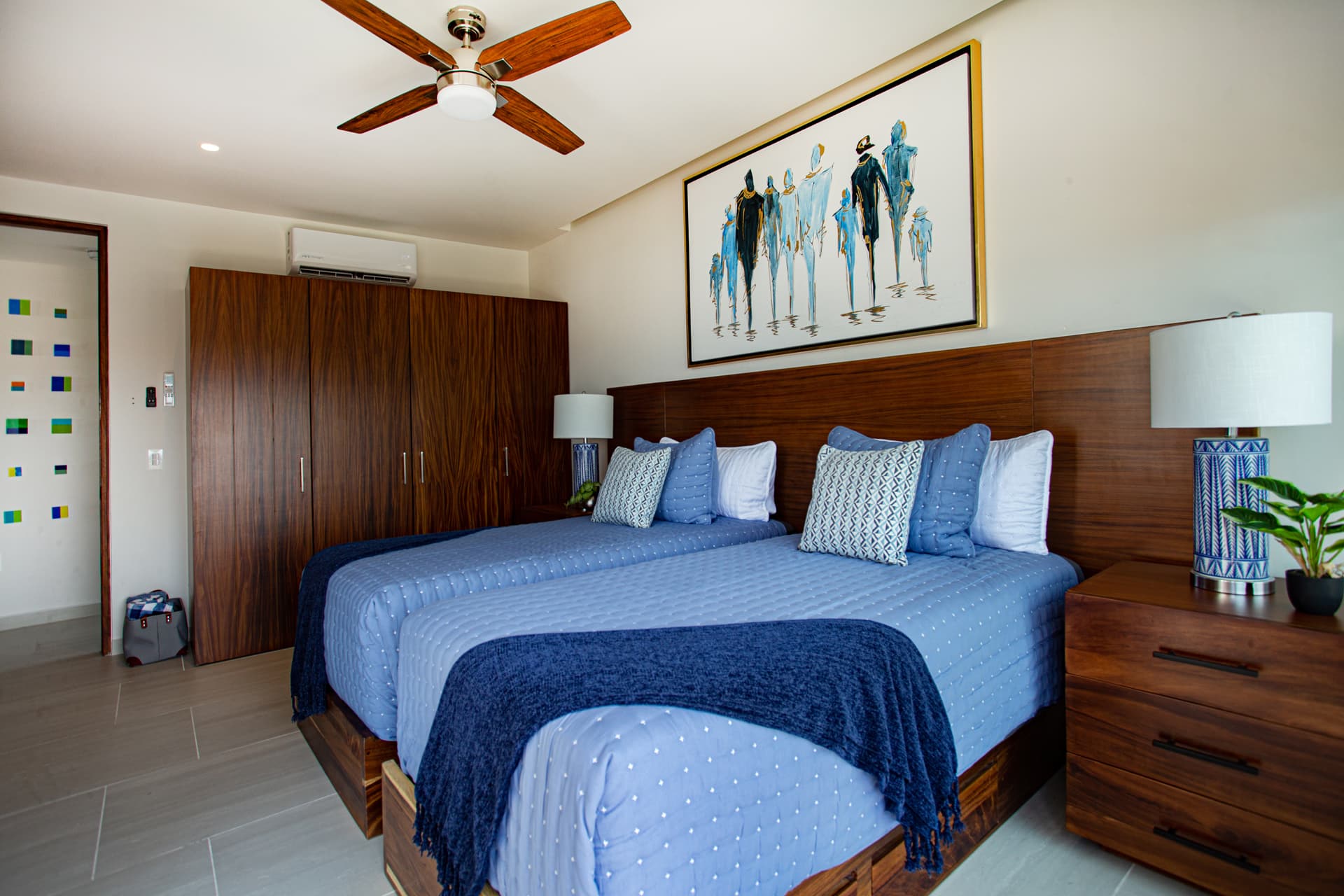 Bedroom 2: The guest bedroom king bed can be configured as two separate beds — perfect for friends, colleagues, or kids who want their own space while still sharing an incredible ocean-view retreat.