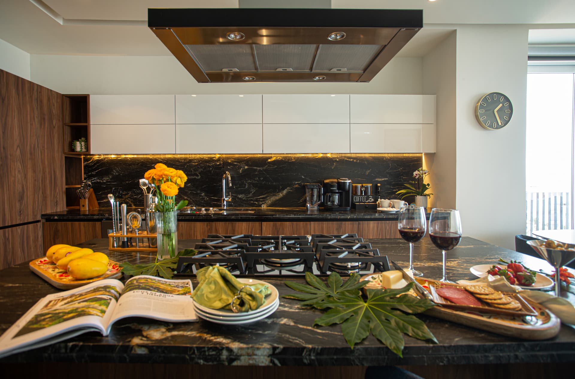 Create unforgettable meals in this kitchen, featuring a 6-burner gas stove and all the cookware you need for a perfect culinary experience in Bucerias.