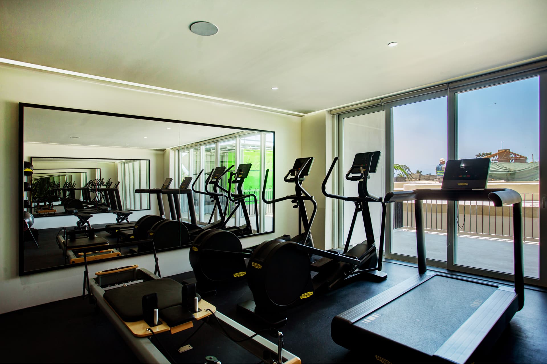 Full modern gym (cardio, weights & strength equipment)