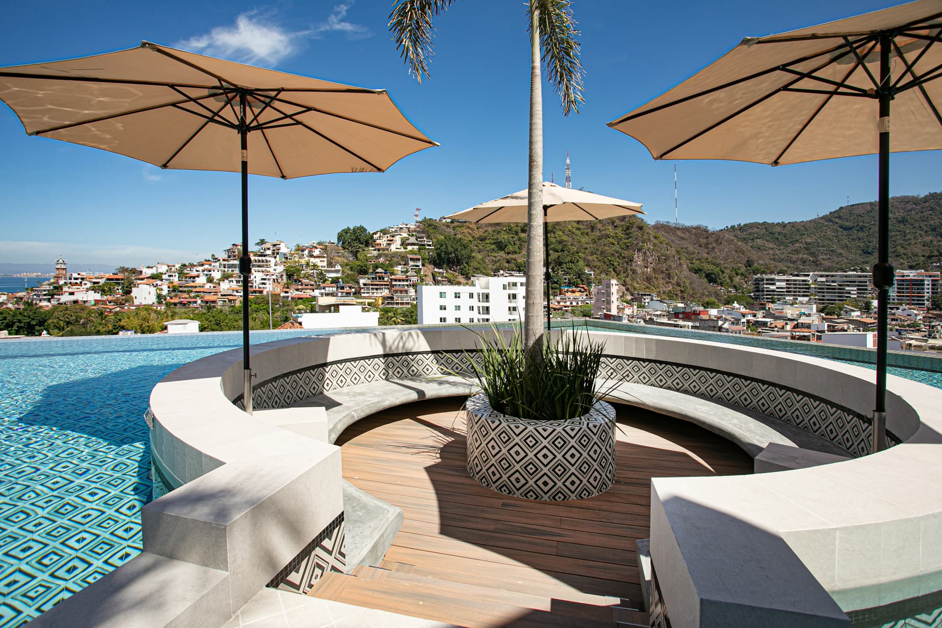 Step into the sunken lounge and unwind, surrounded by the inviting pool.