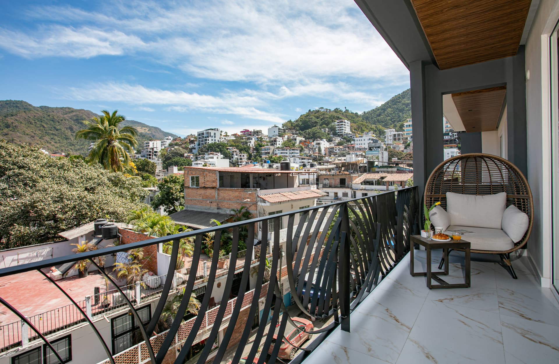 Wraparound balcony facing East - Relax with a book and a snack in this incredibly comfortable outdoor patio chair.