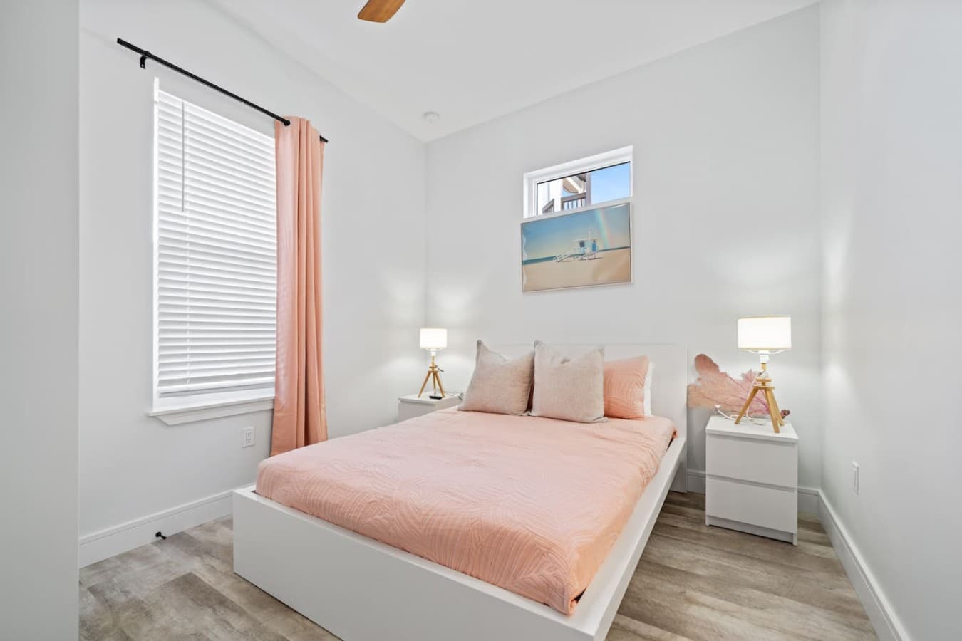 Queen bedroom downstairs with jack and jill bathroom