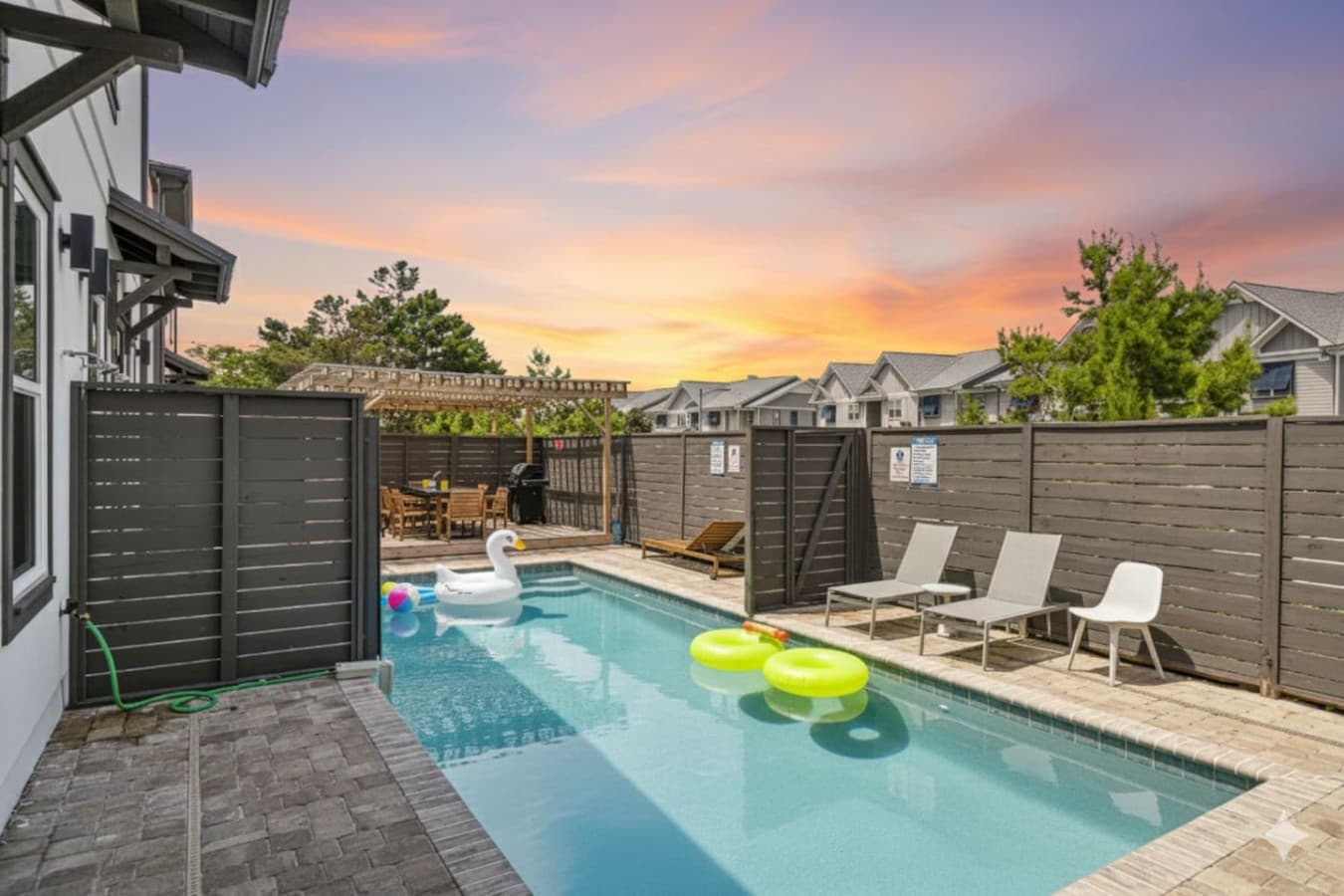 For groups renting both sides keep the divider open so you can share the whole pool!