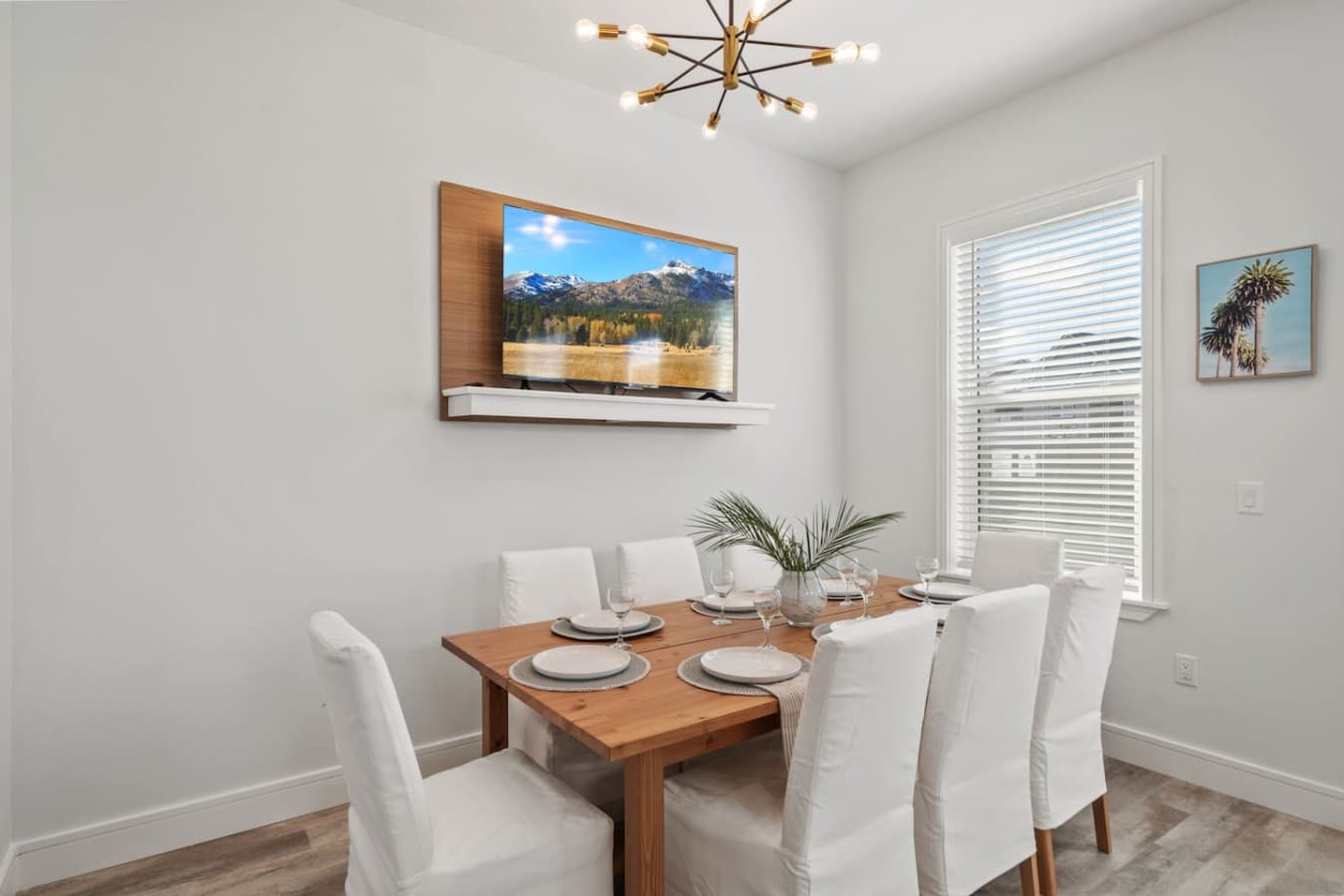 A comfy dining table to enjoy your meals