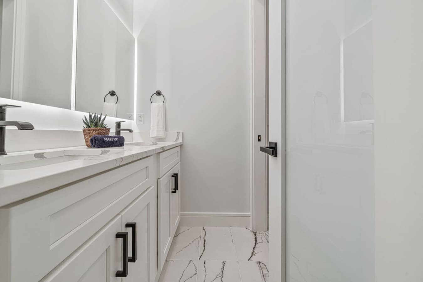 Upstairs bathroom with shower/tub combo