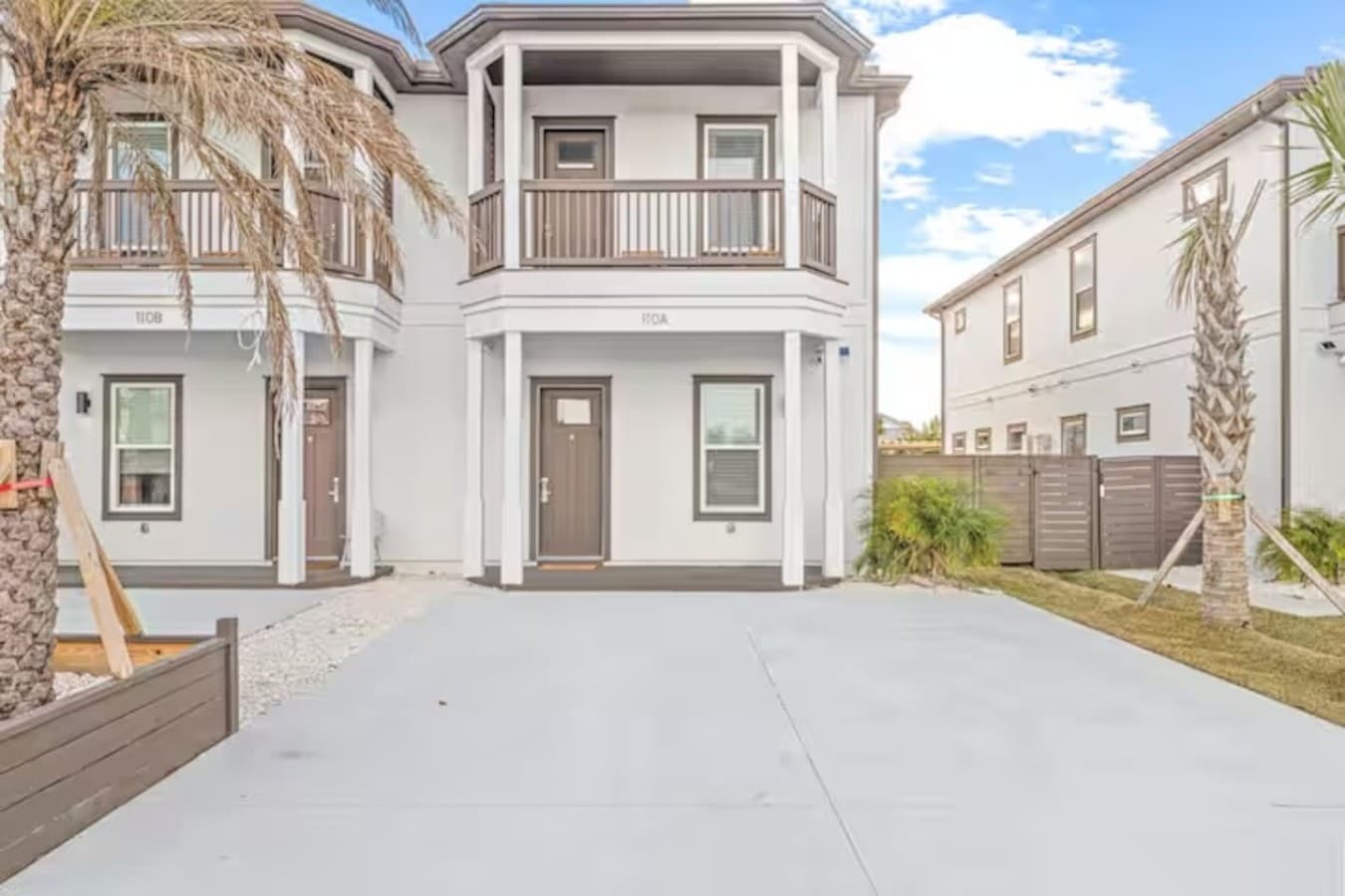 This listing is for one side of a duplex that has 5 bedrooms and 3.5 bathrooms