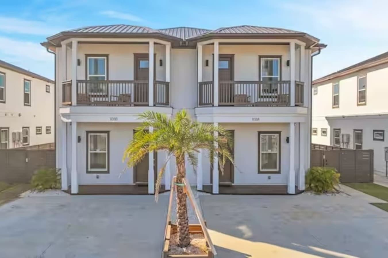 This listing is for one side of a duplex that has 5 bedrooms and 3.5 bathrooms. Both sides can be rented if desired!