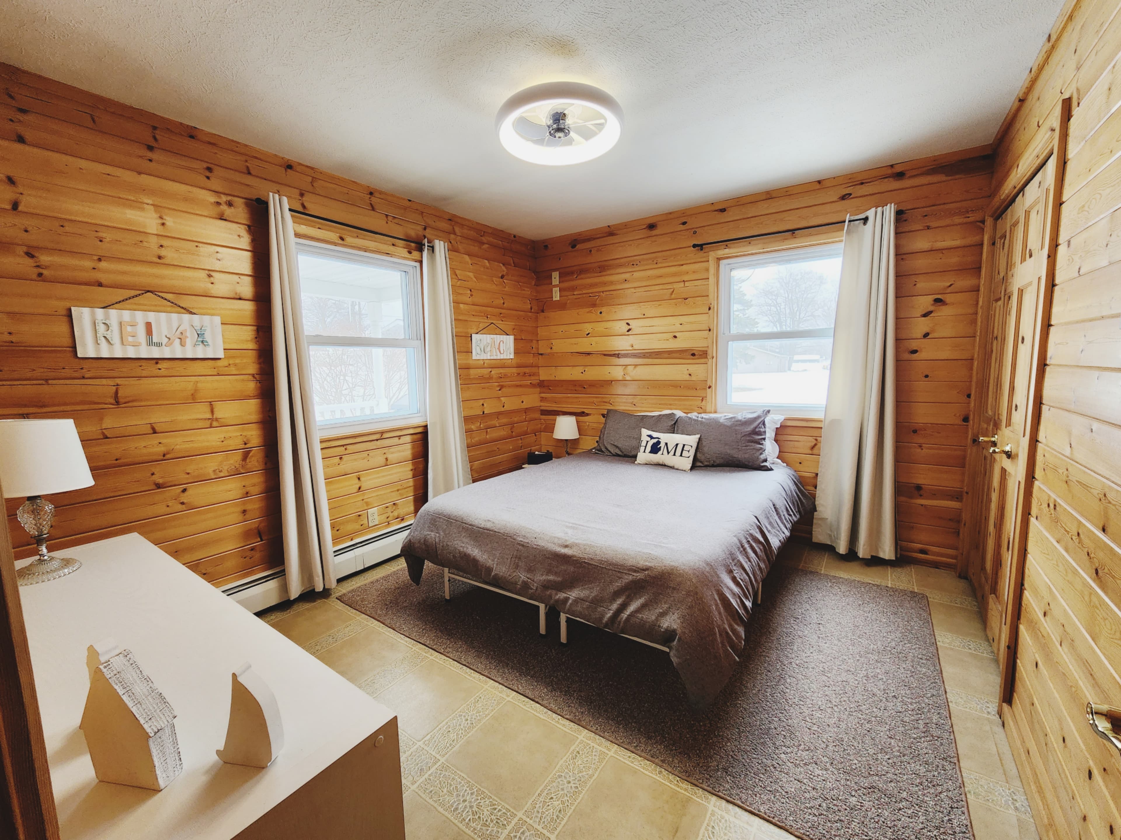 Bedroom 2-Queen