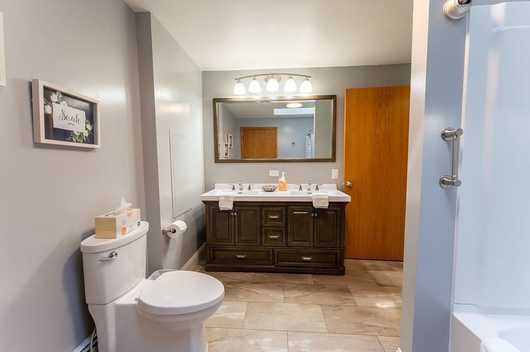 Large Master bedroom bath