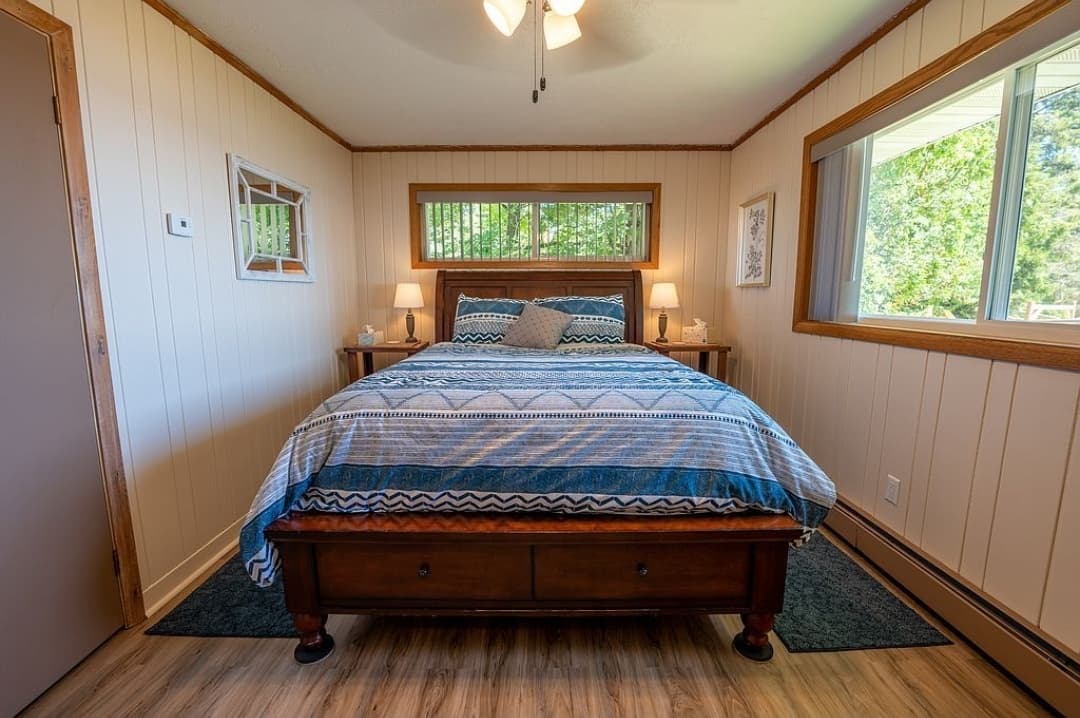 Second bedroom hosts a Queen size bed