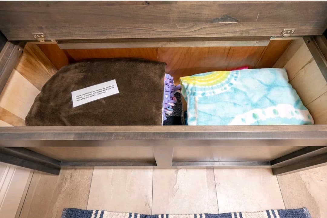 Outdoor blankets & beach towels available