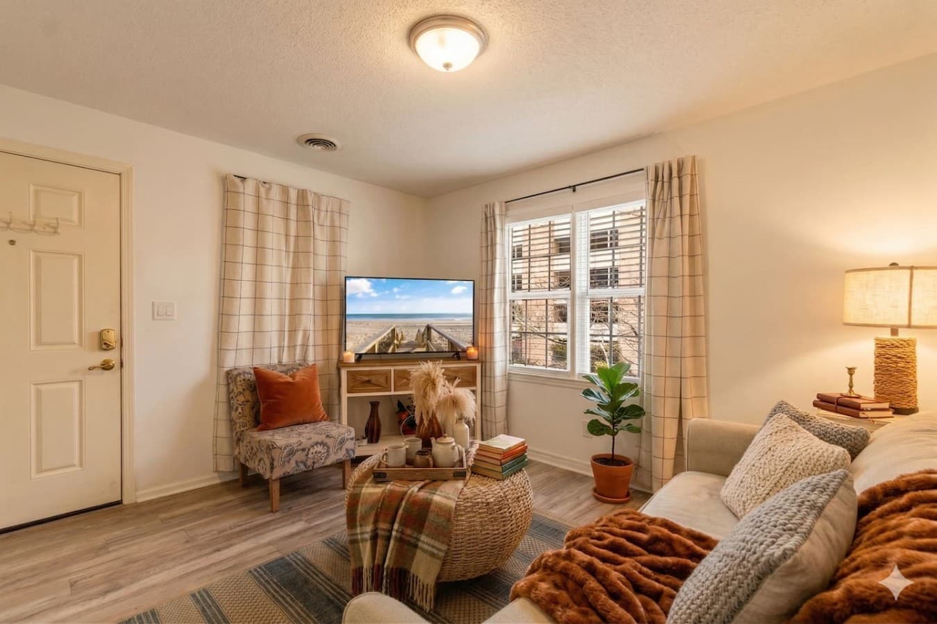 Come and enjoy this inviting condo in central downtown! *Some items used for the photoshoot only*