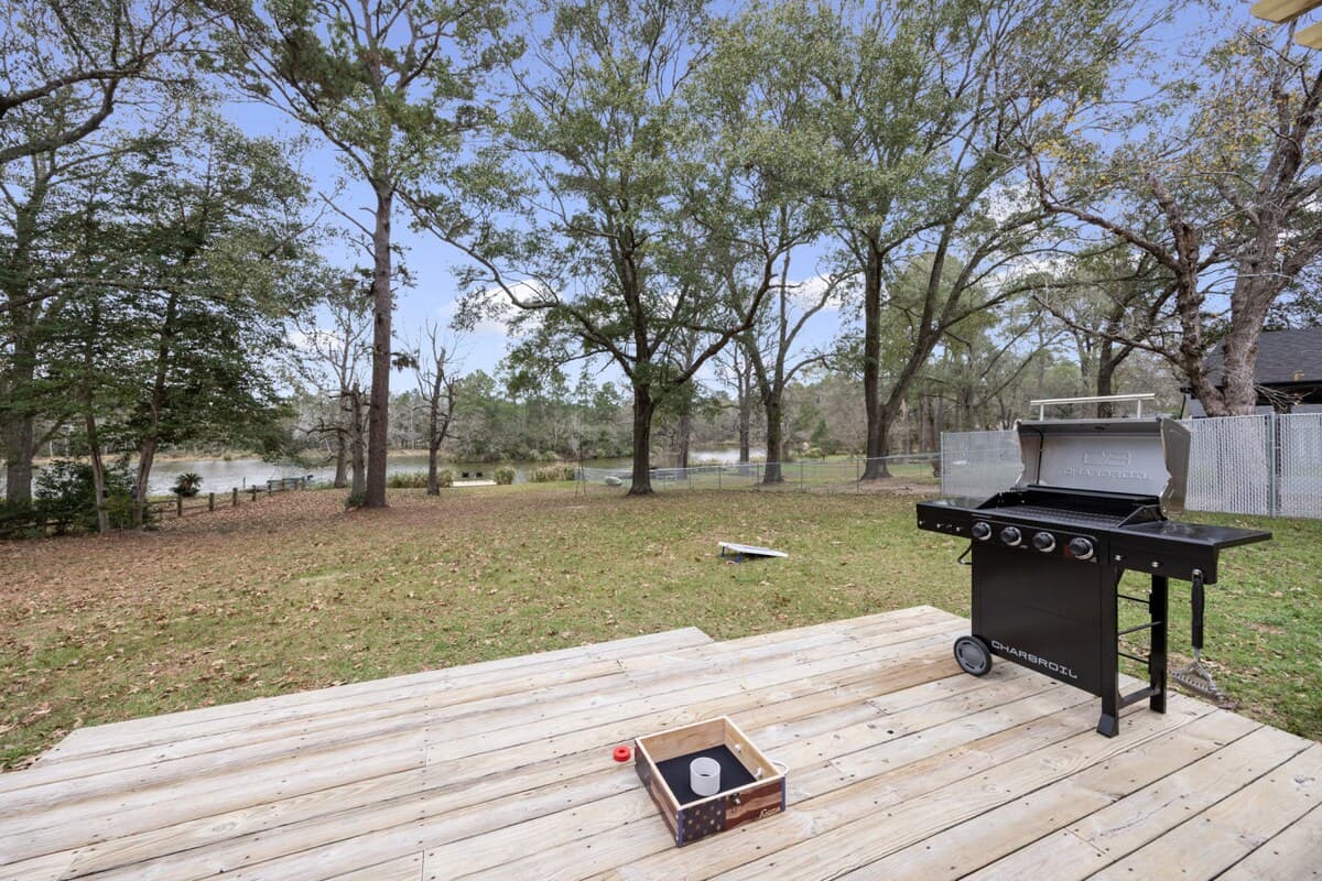An easygoing spot for grilling, yard games, and laid-back afternoons.