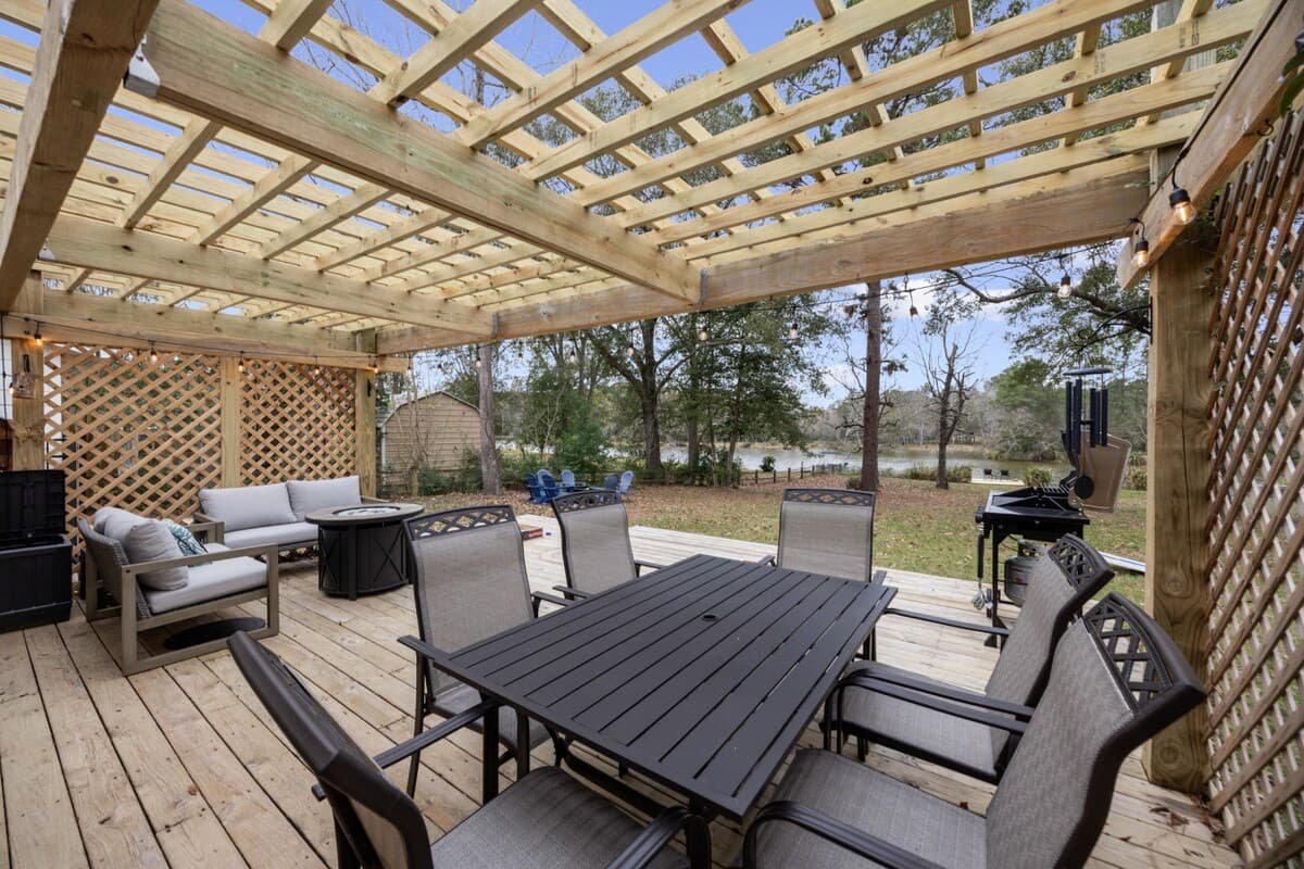 Gather everyone around the table and take advantage of the open layout, comfortable seating, and calming views just beyond the deck.