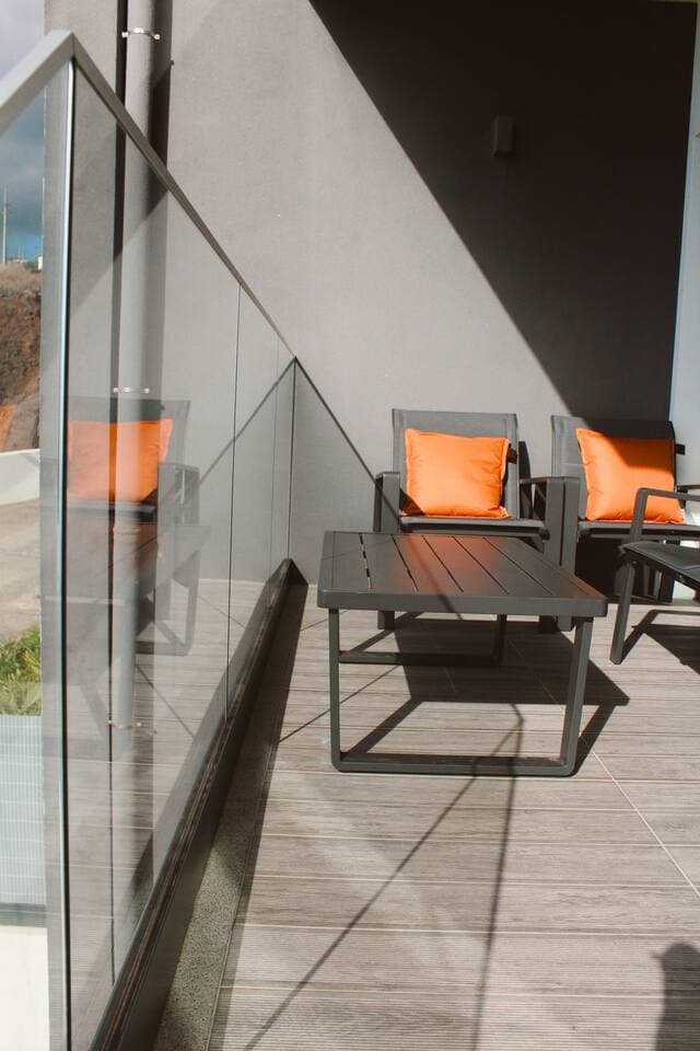W - Balcony