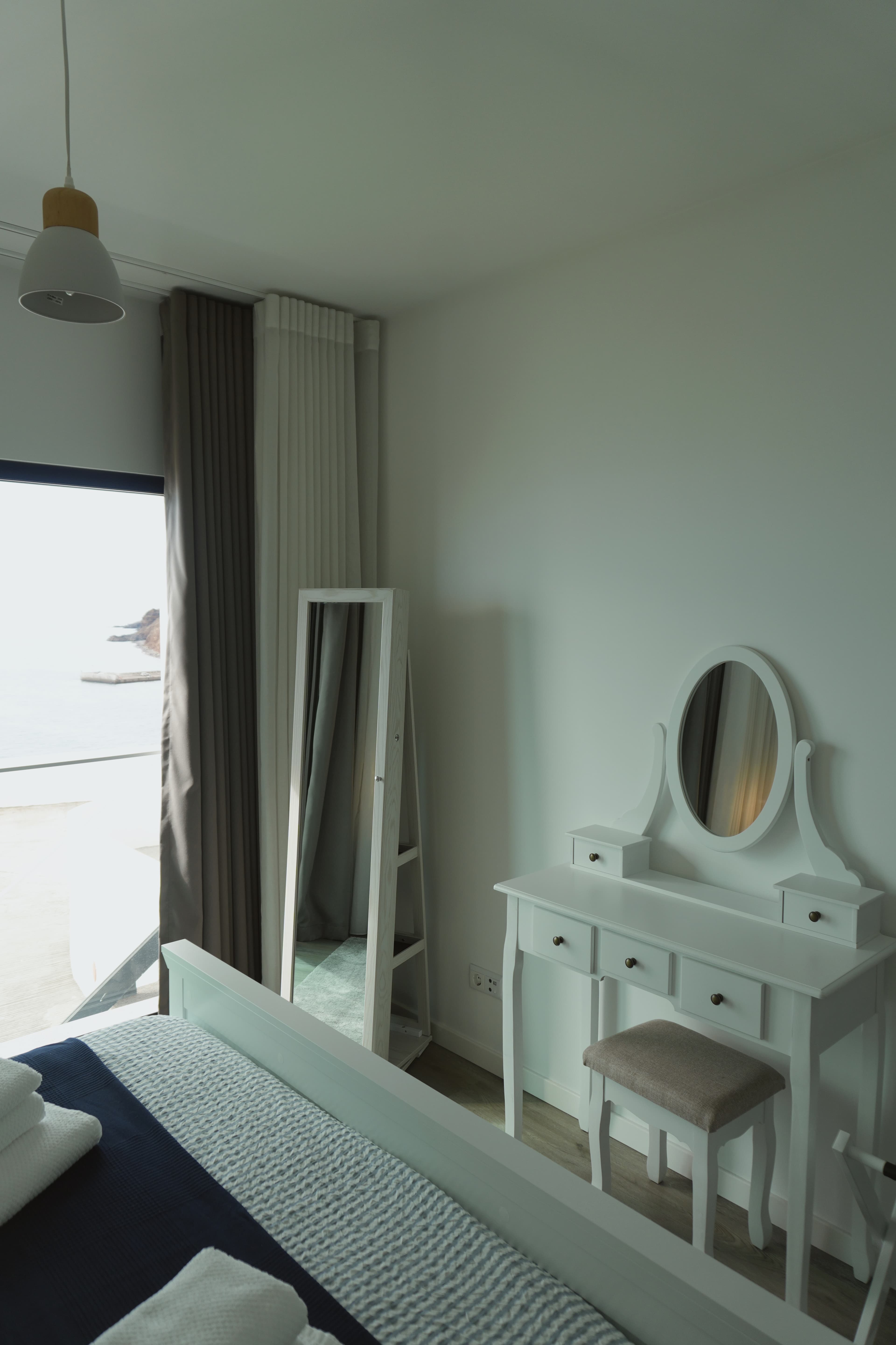 W - Dressing Table - Sea View Bedroom