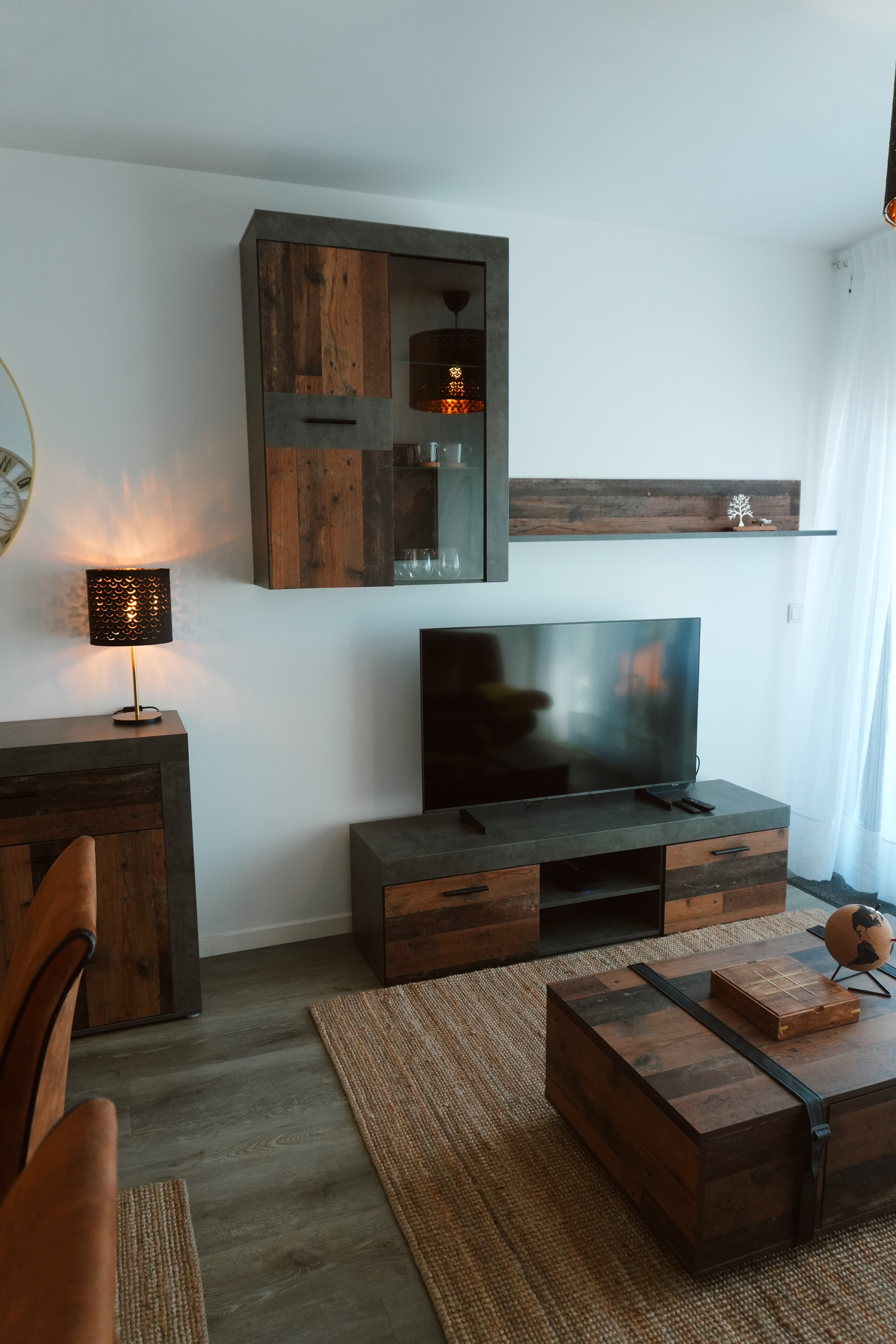 W - Living Room - TV