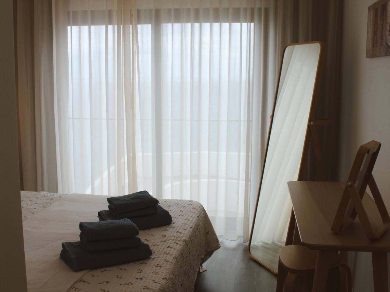 V - Detail Sea View Bedroom