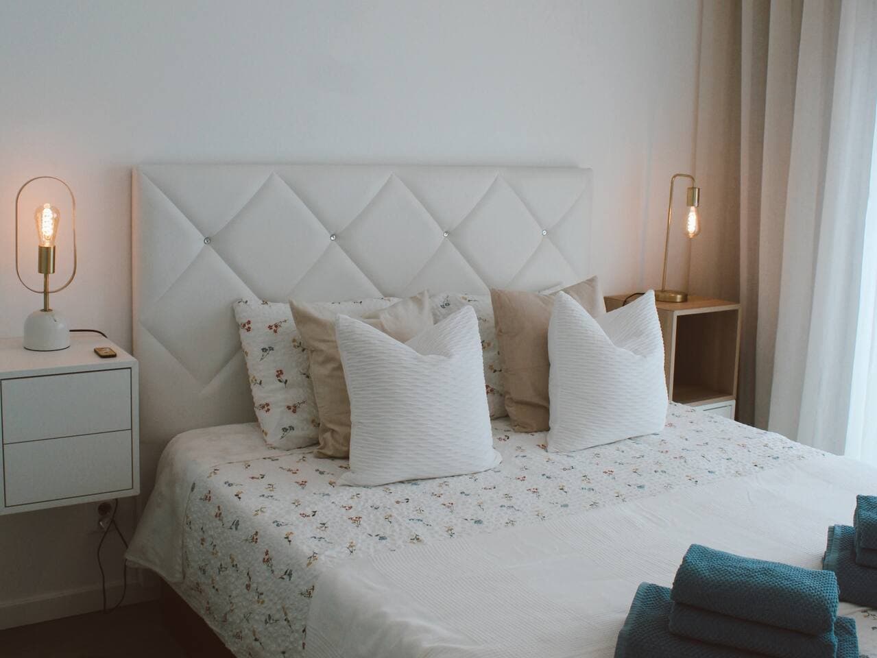 V - Sea View Bedroom