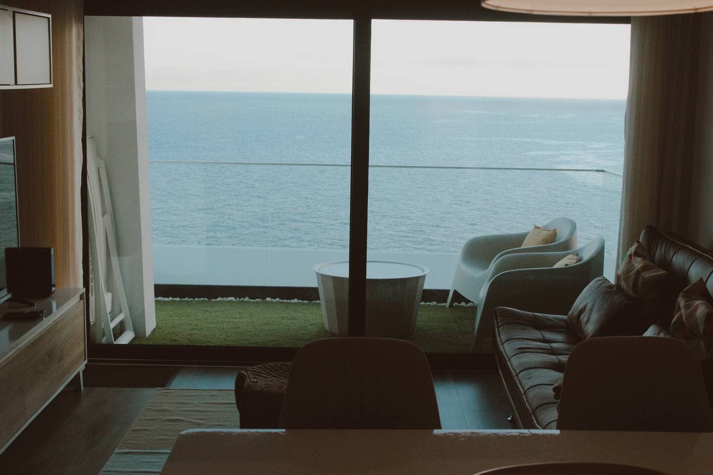 V - Living Area / Balcony