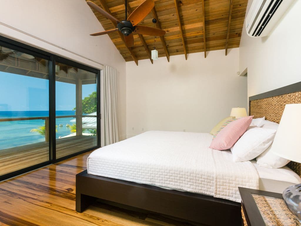🌿 A second, identical King sanctuary! Enjoy a premium King bed, vaulted ceilings, and elevated ocean views. Complete with a private spa-style ensuite, it’s a secluded retreat of equal luxury and comfort. 😴