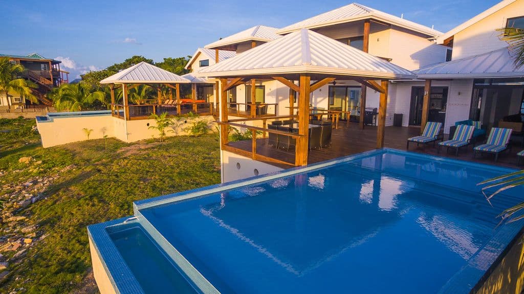 Multiple pools allow your group to split according to their mood. One pool can serve as the vibrant "social hub" for music, games, and poolside cocktails, while the other remains a quiet sanctuary for those looking to relax, read, or enjoy the ocean views.
