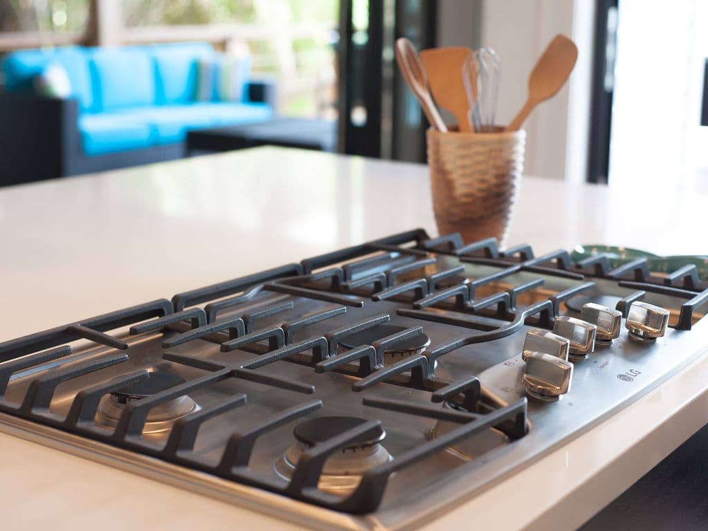 Dual Kitchen Advantage 🍳🍳

Our two-kitchen design is a group travel game-changer. It allows for effortless "zoning": use the main kitchen for gourmet dinners while the second serves as a dedicated bar, snack station, or a quiet space for early risers.