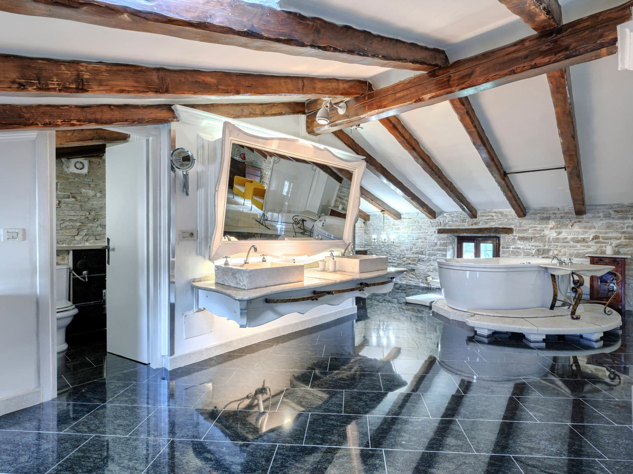 Bathroom / Wellness