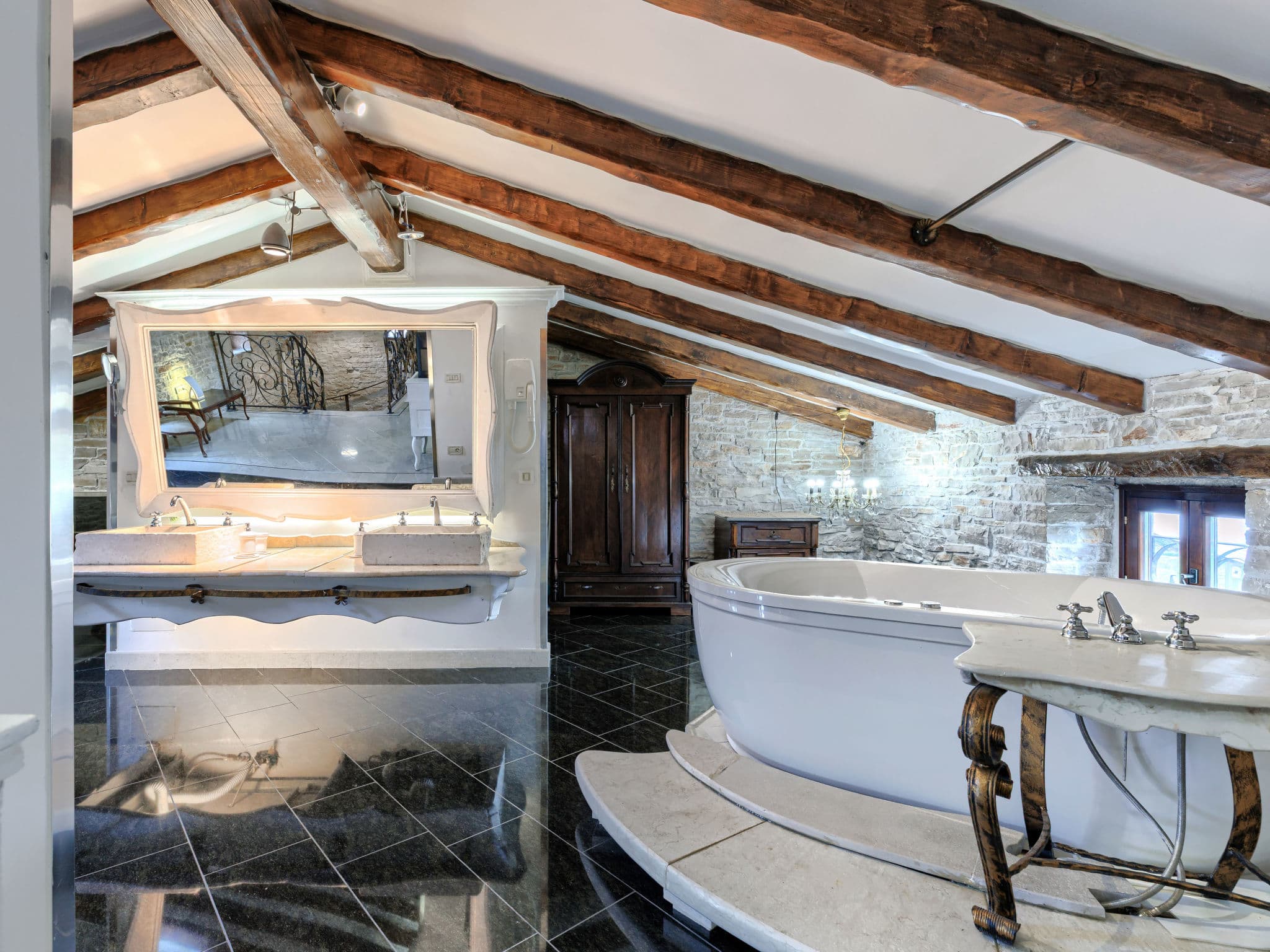 Bathroom / Wellness