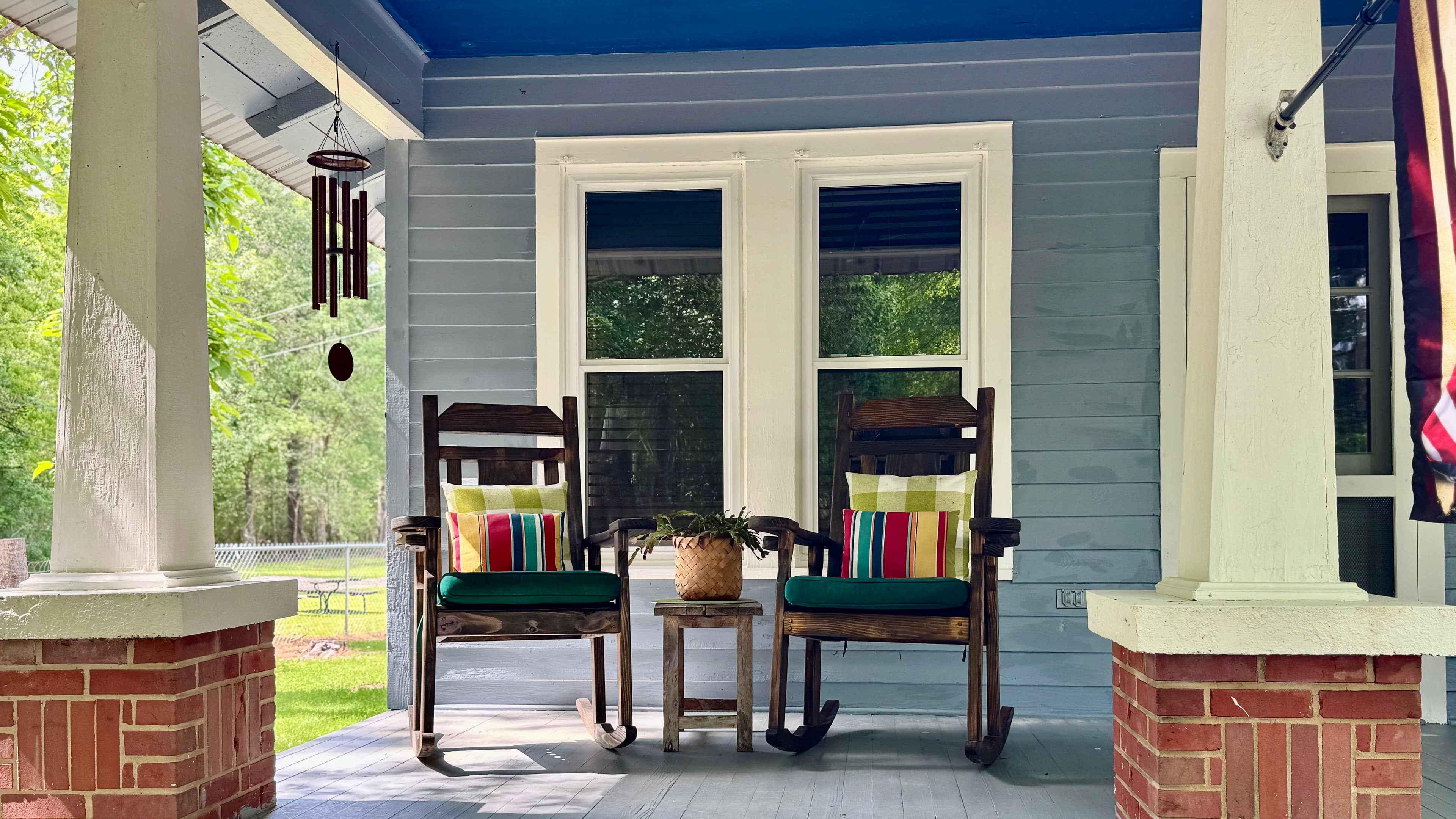 Oversized rocking chairs