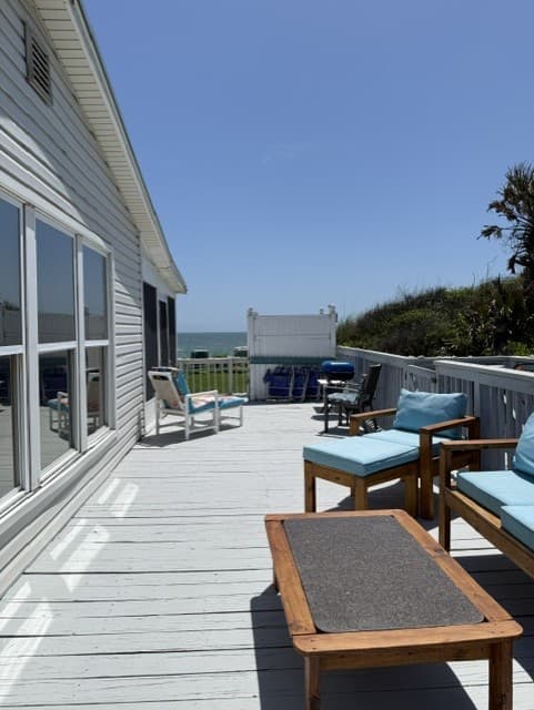 E view of deck