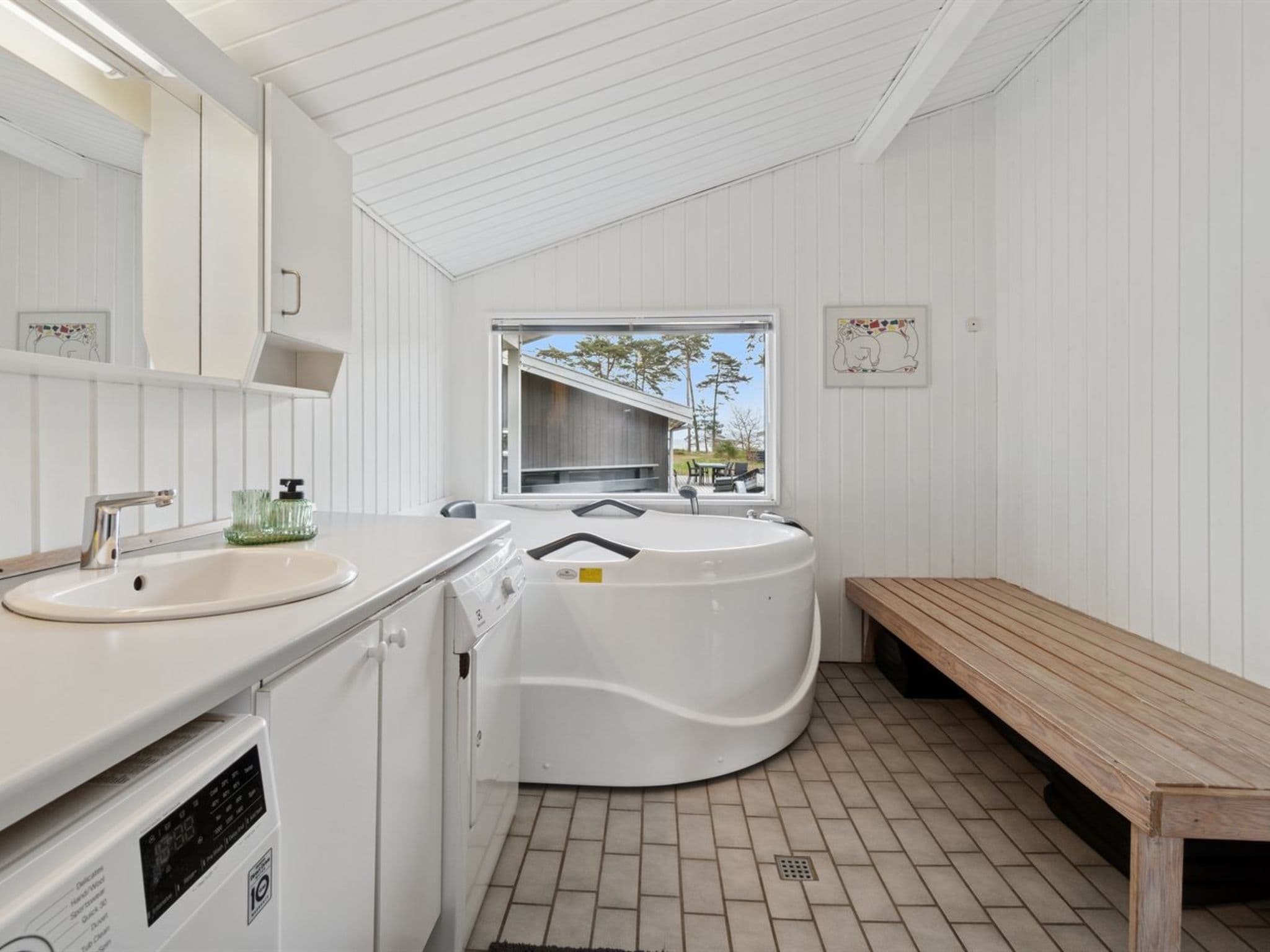 Bathroom / Wellness
