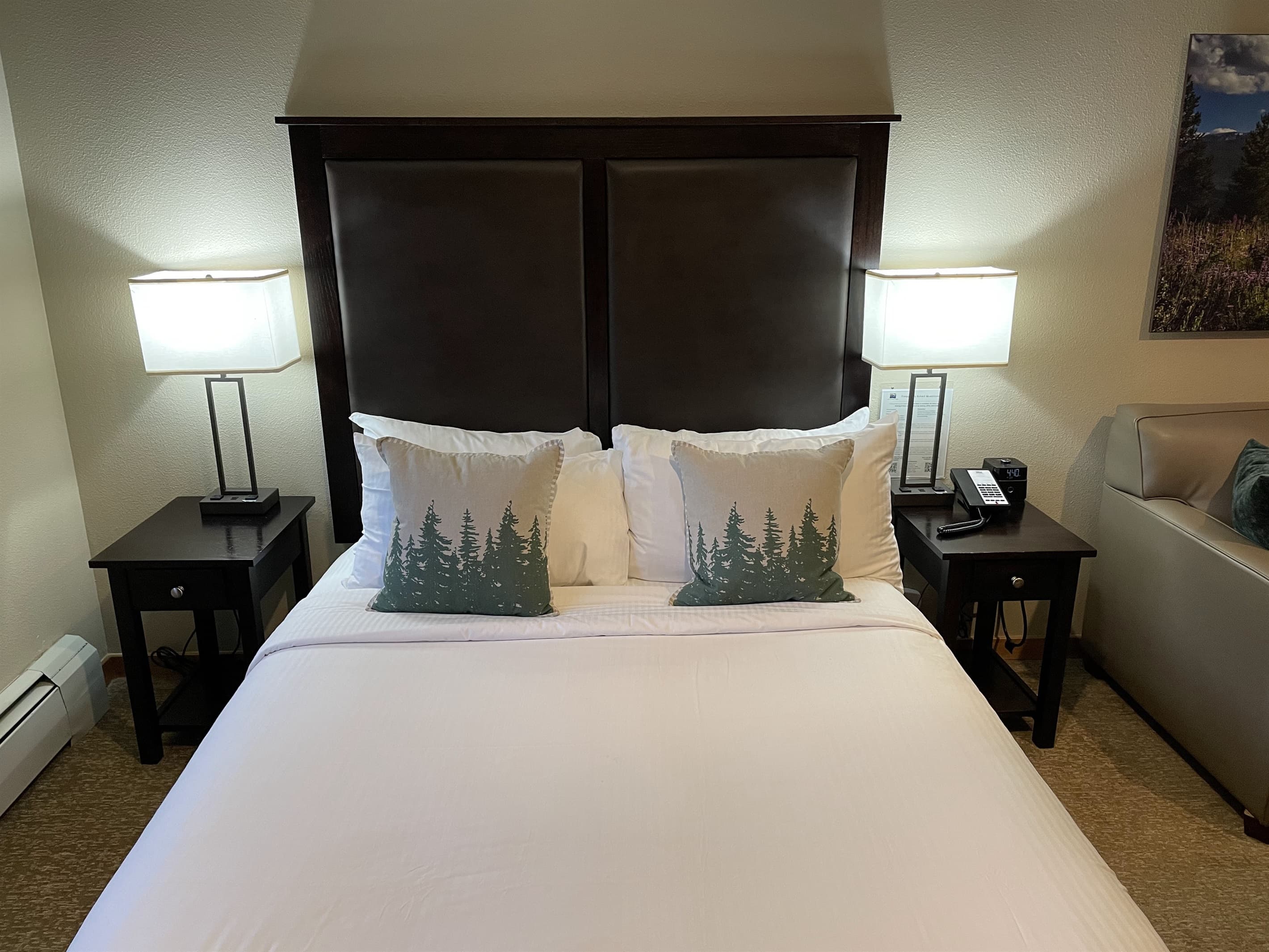 2nd bedroom - Queen bed