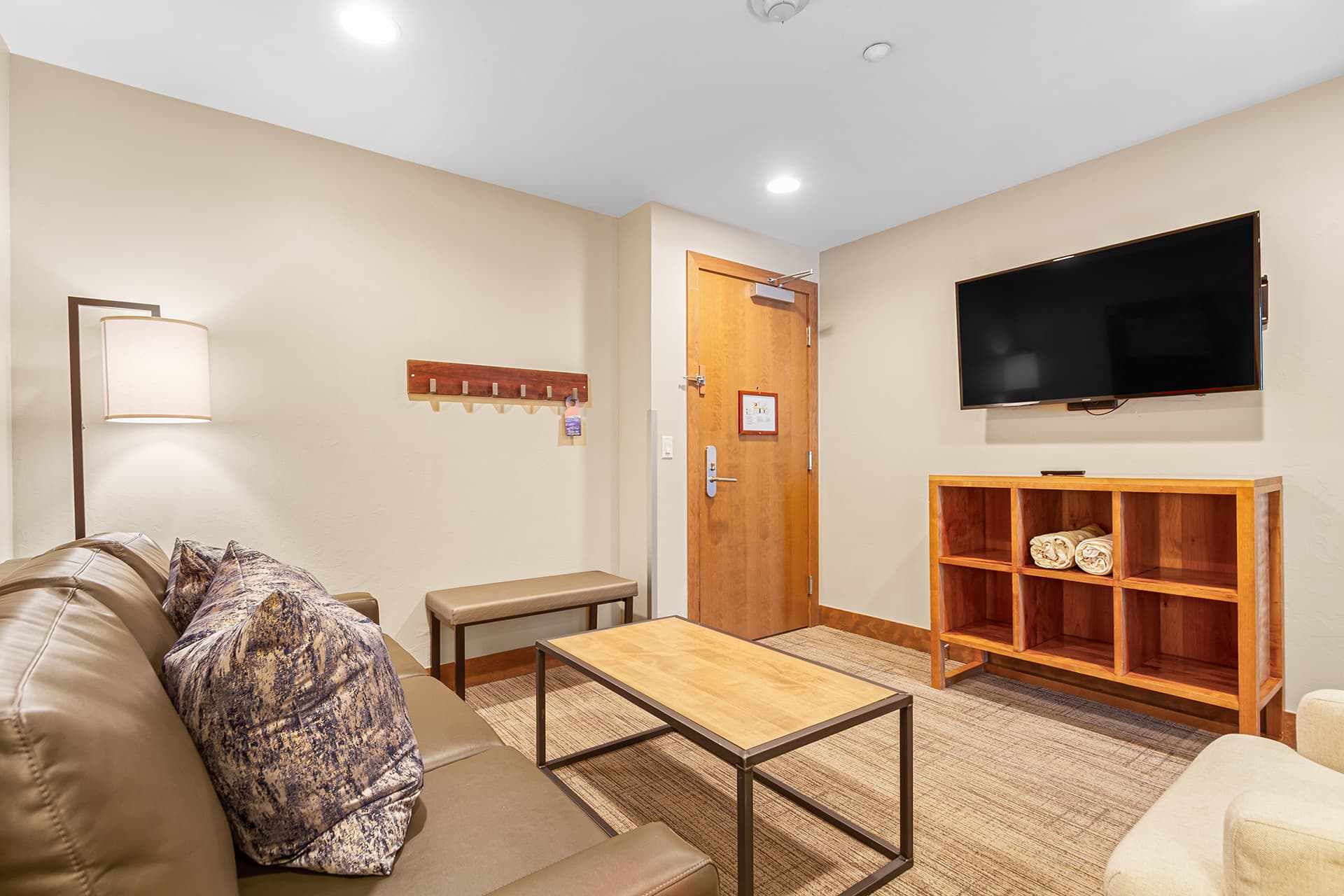 2 lock-off suite living area