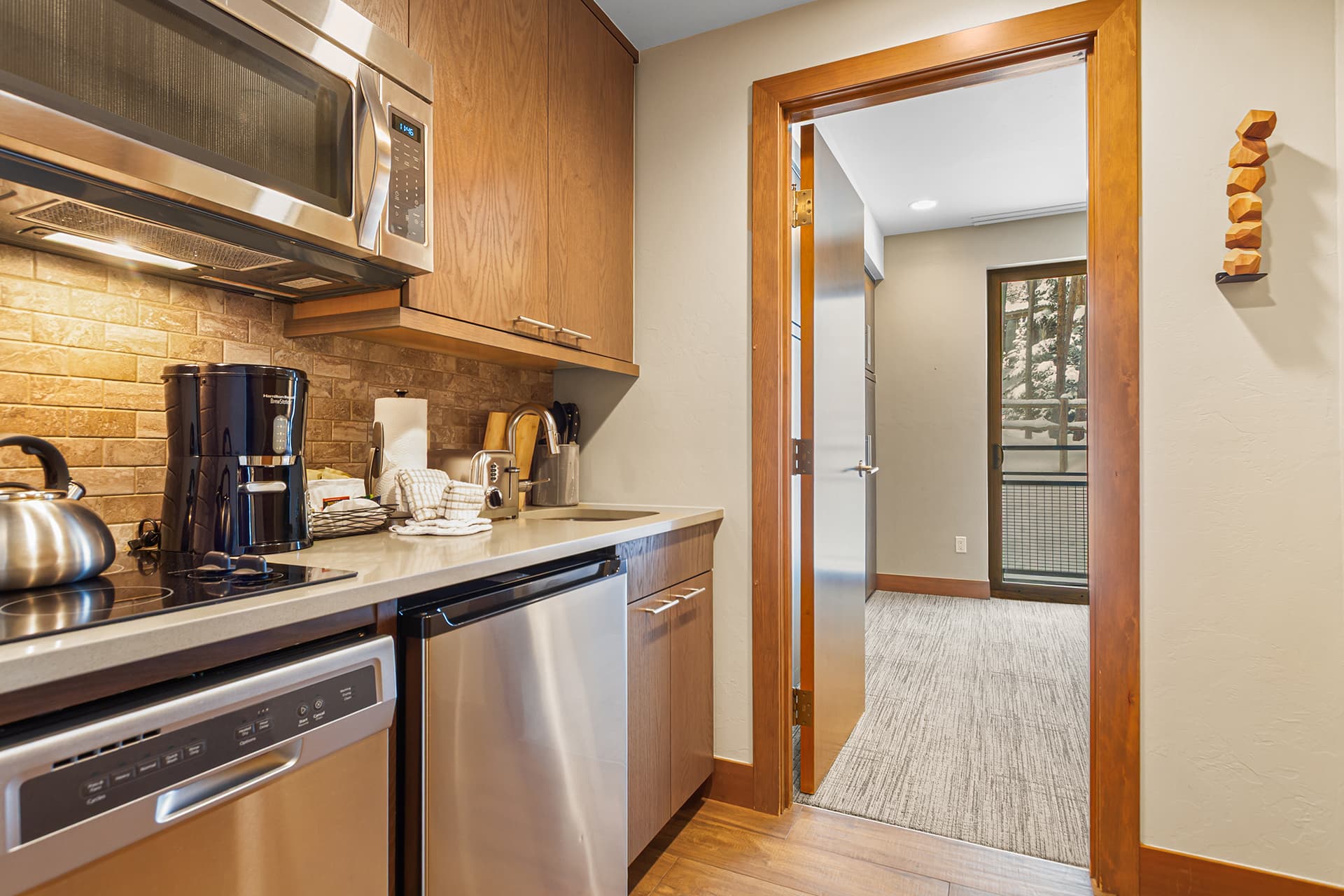2 lock-off Kitchenettes