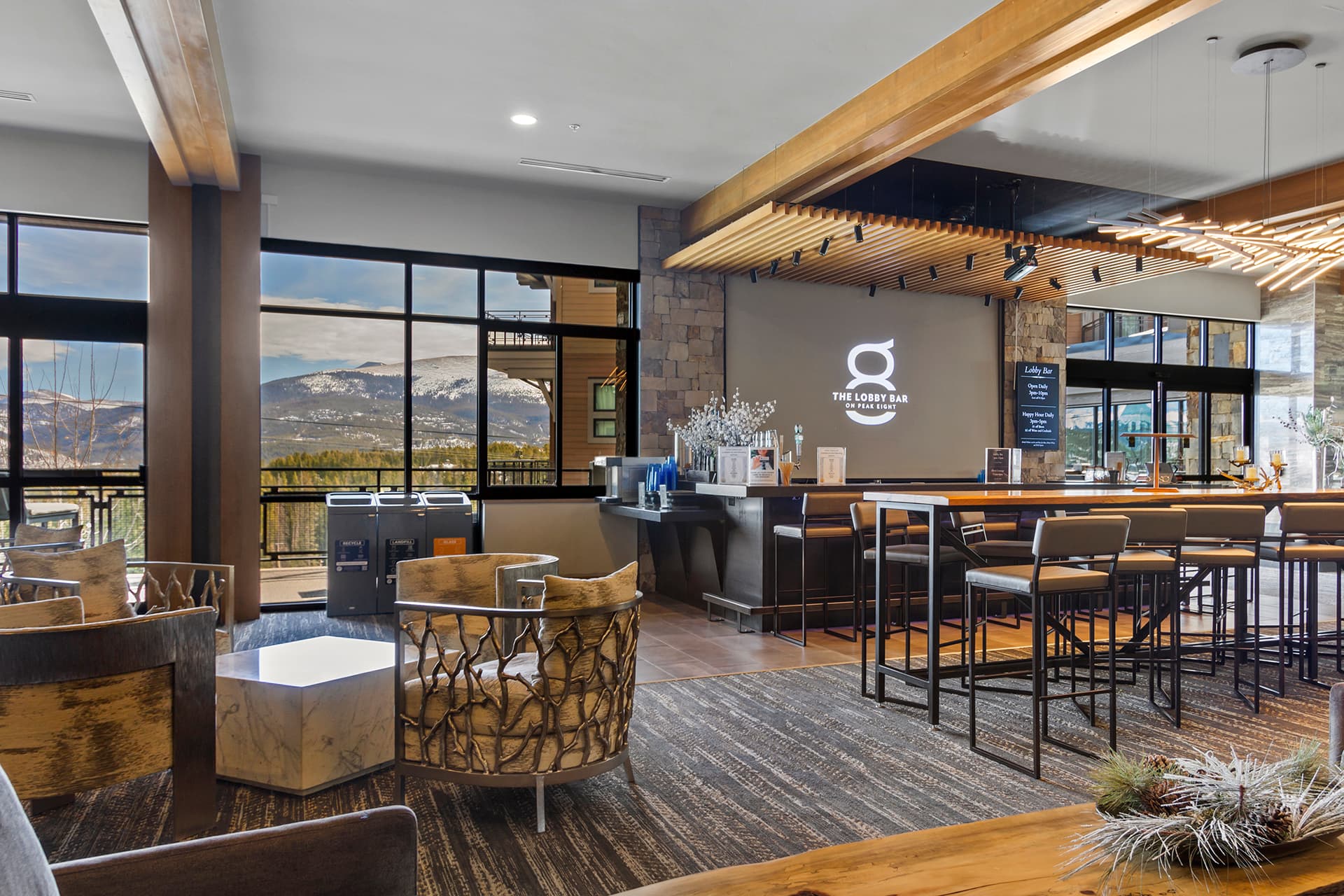 Lobby lounge