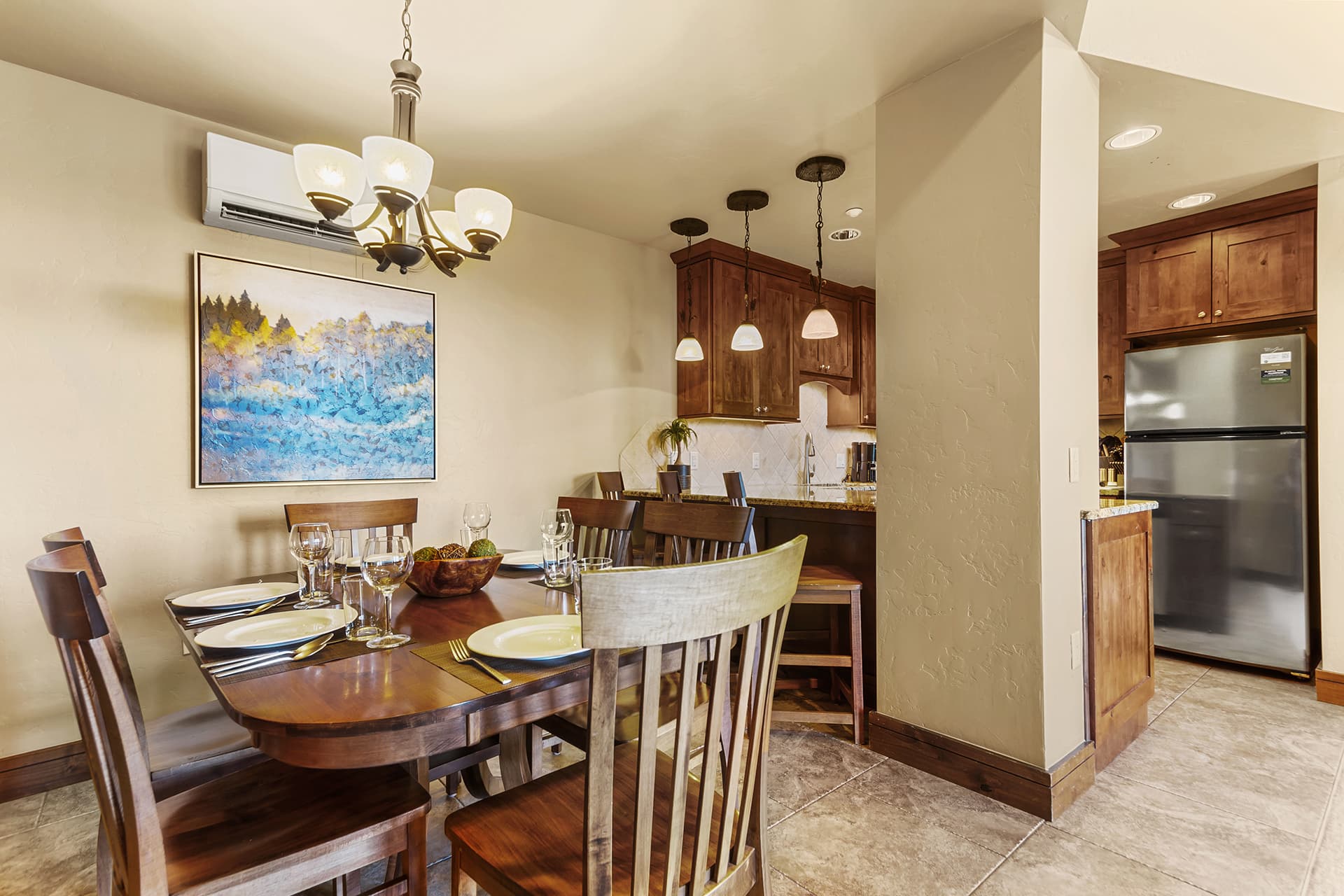 Dining for 6 and extra bar stool seating at kitchen