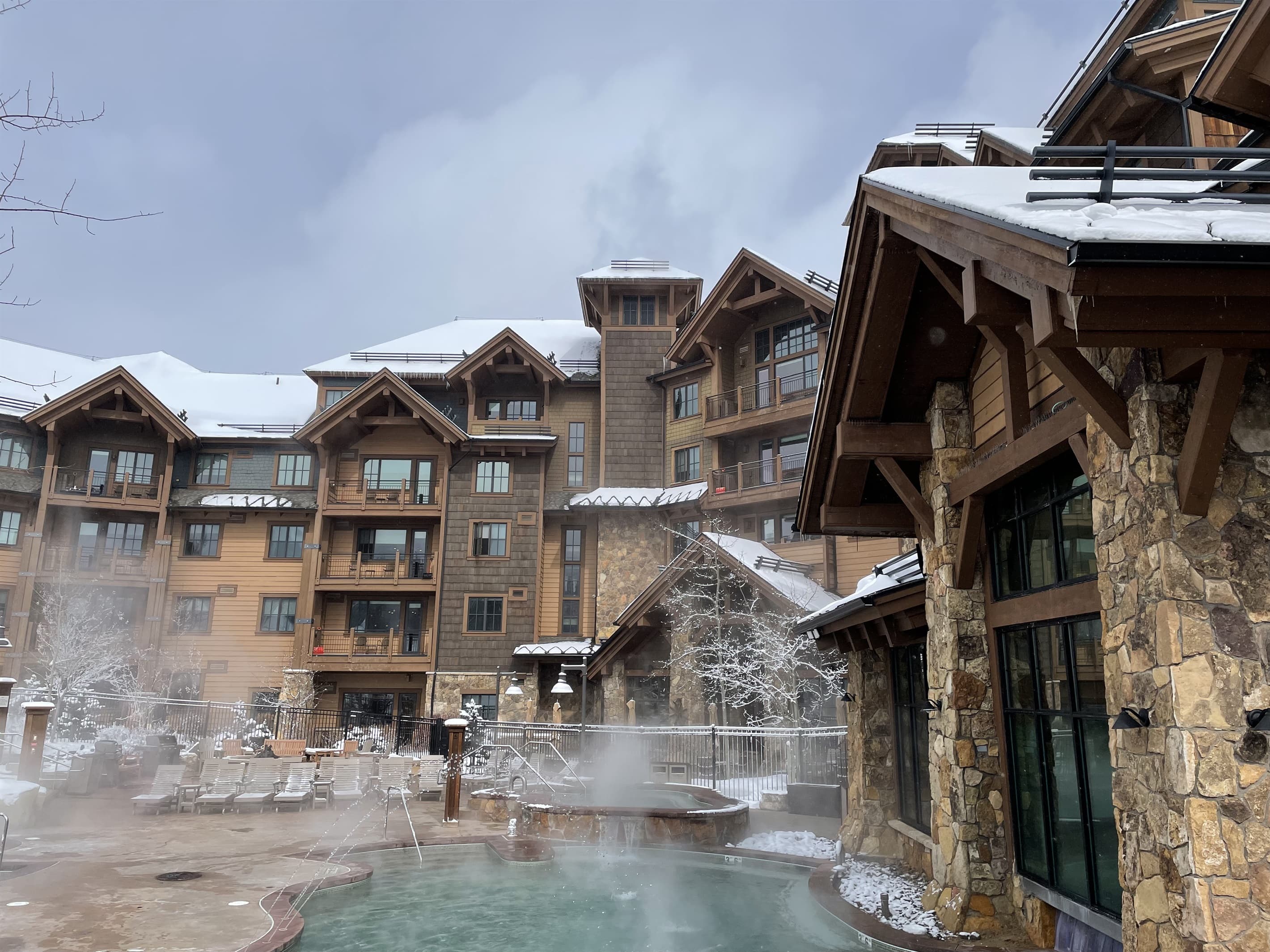 Outdoor pool & hot tubs