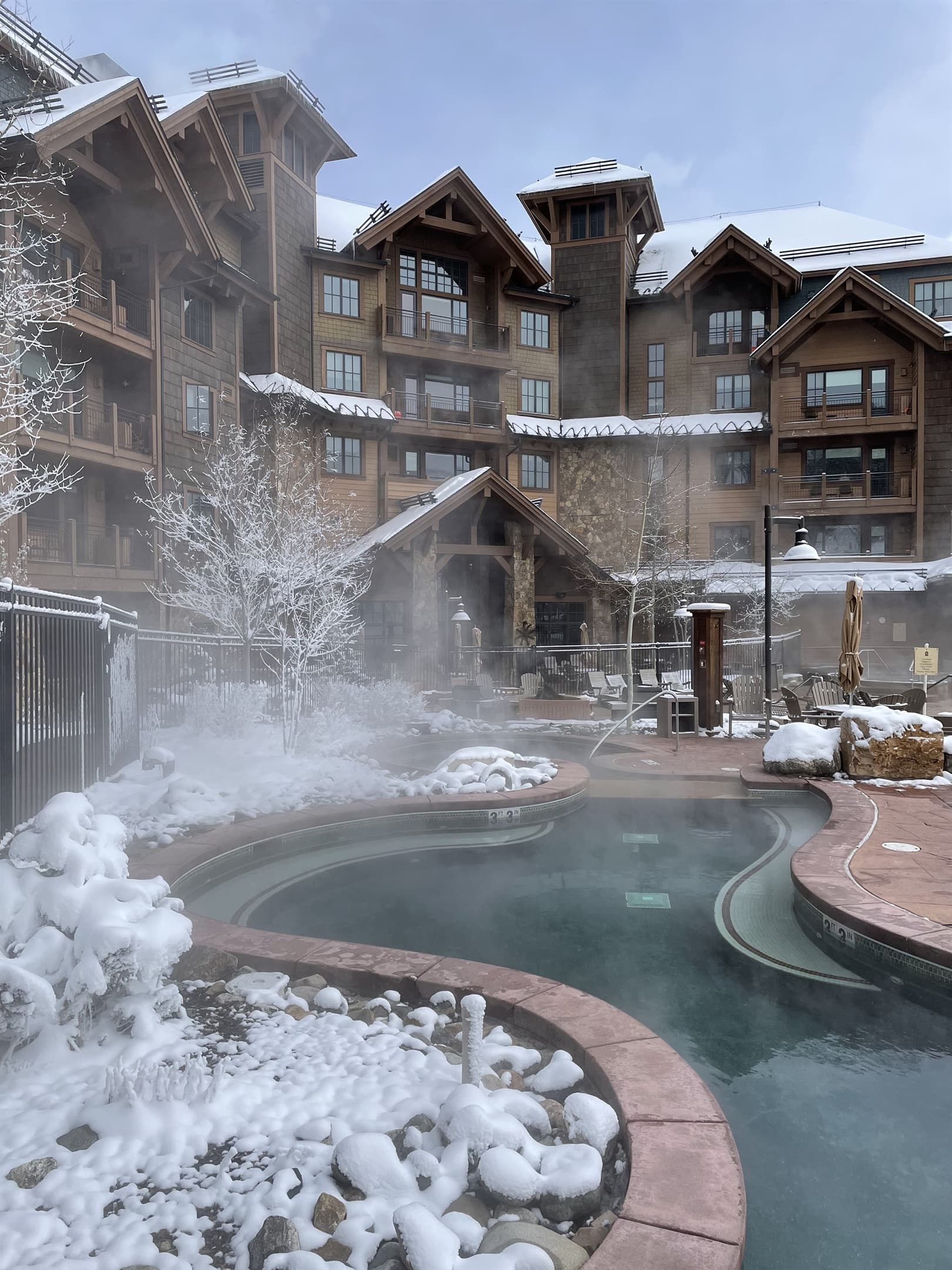 Outdoor pool & hot tubs