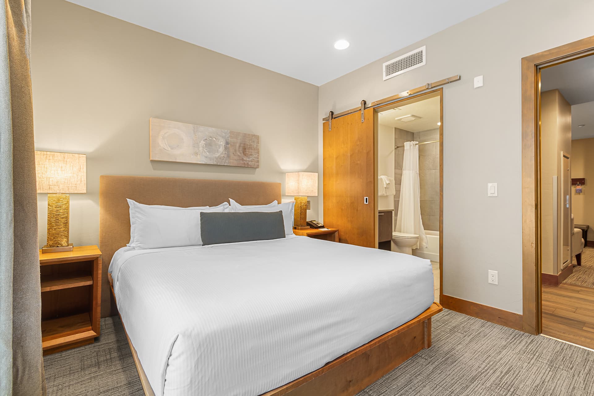 Suite bedroom