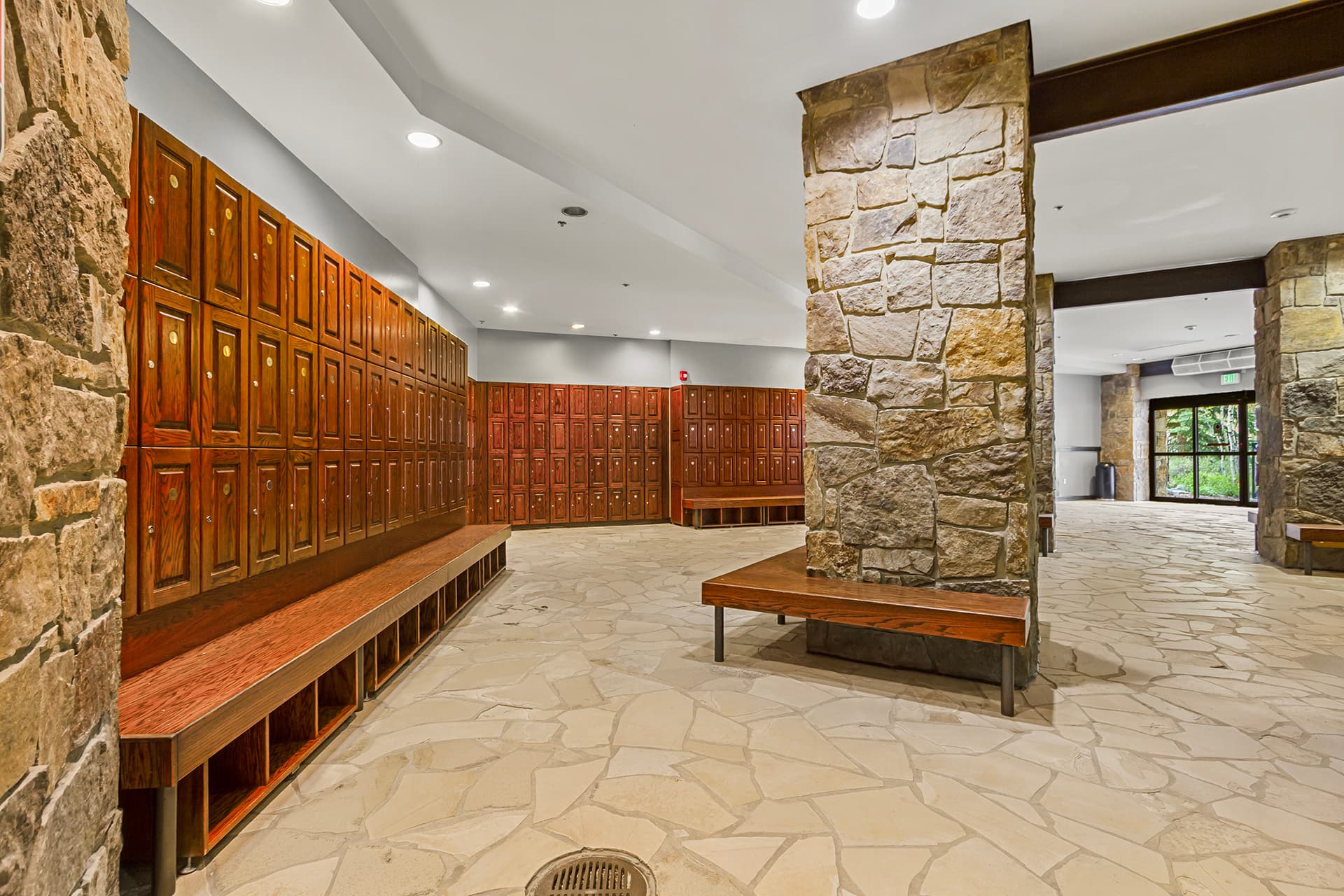 Ski Valet - lockers
