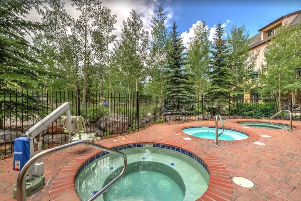 3 hot tubs located outside the fitness room