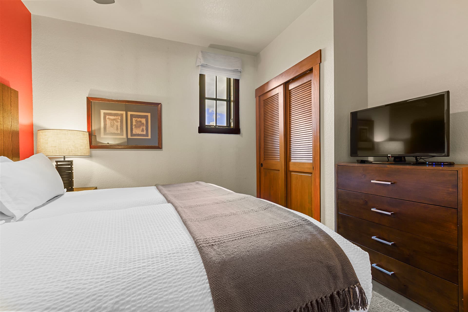2nd bedroom