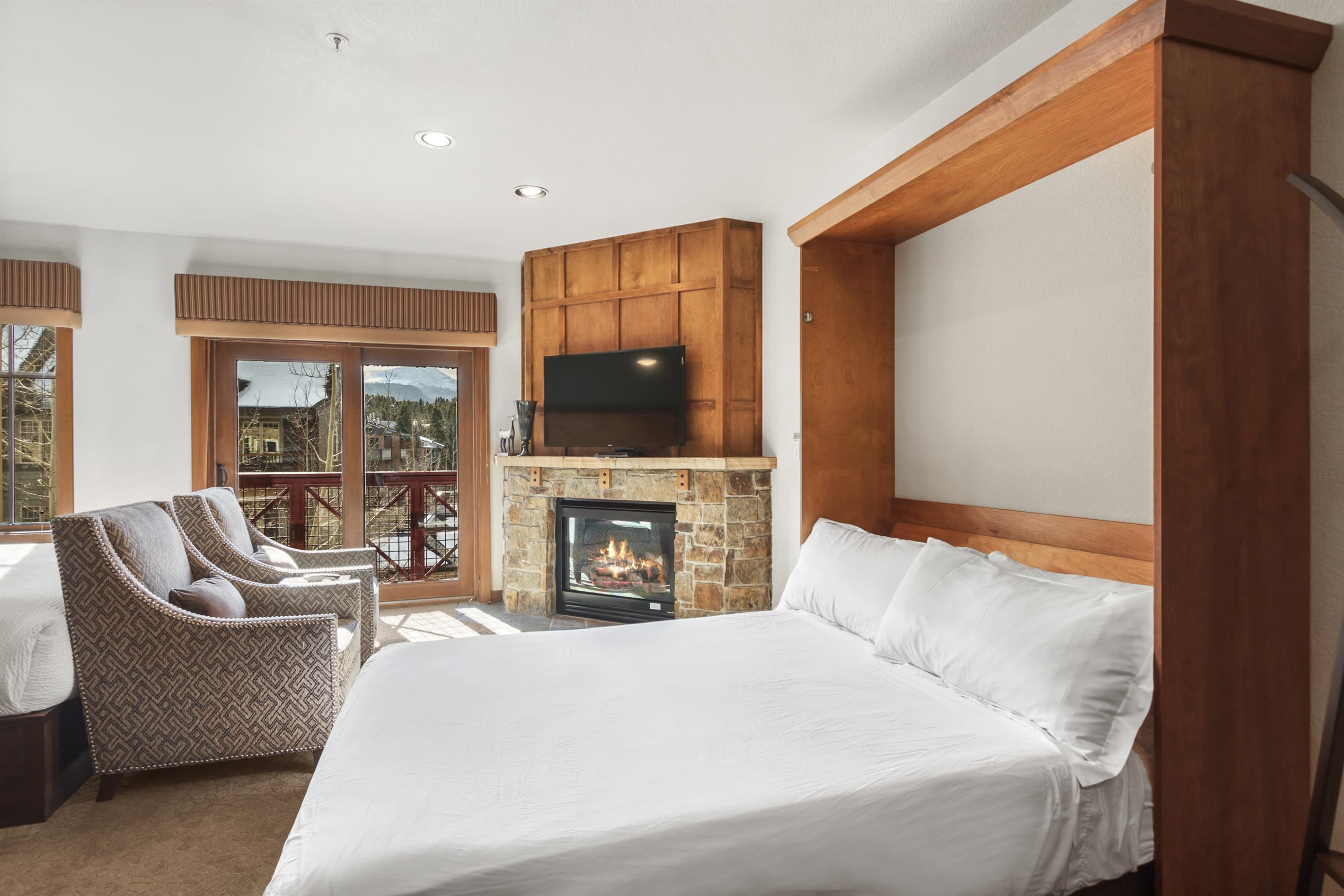 3rd bedroom with queen murphy bed
