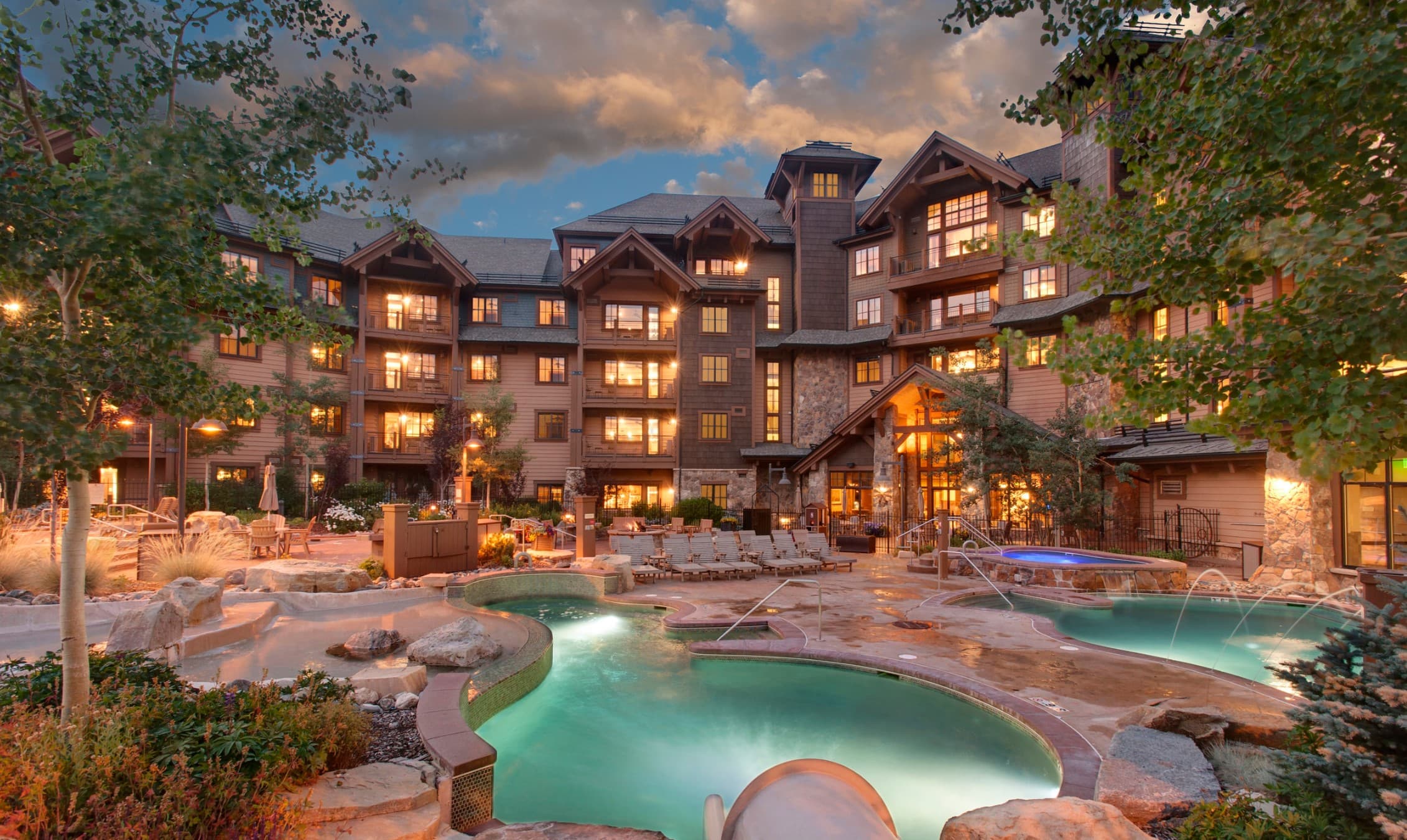 Outdoor Pool & Hot tubs