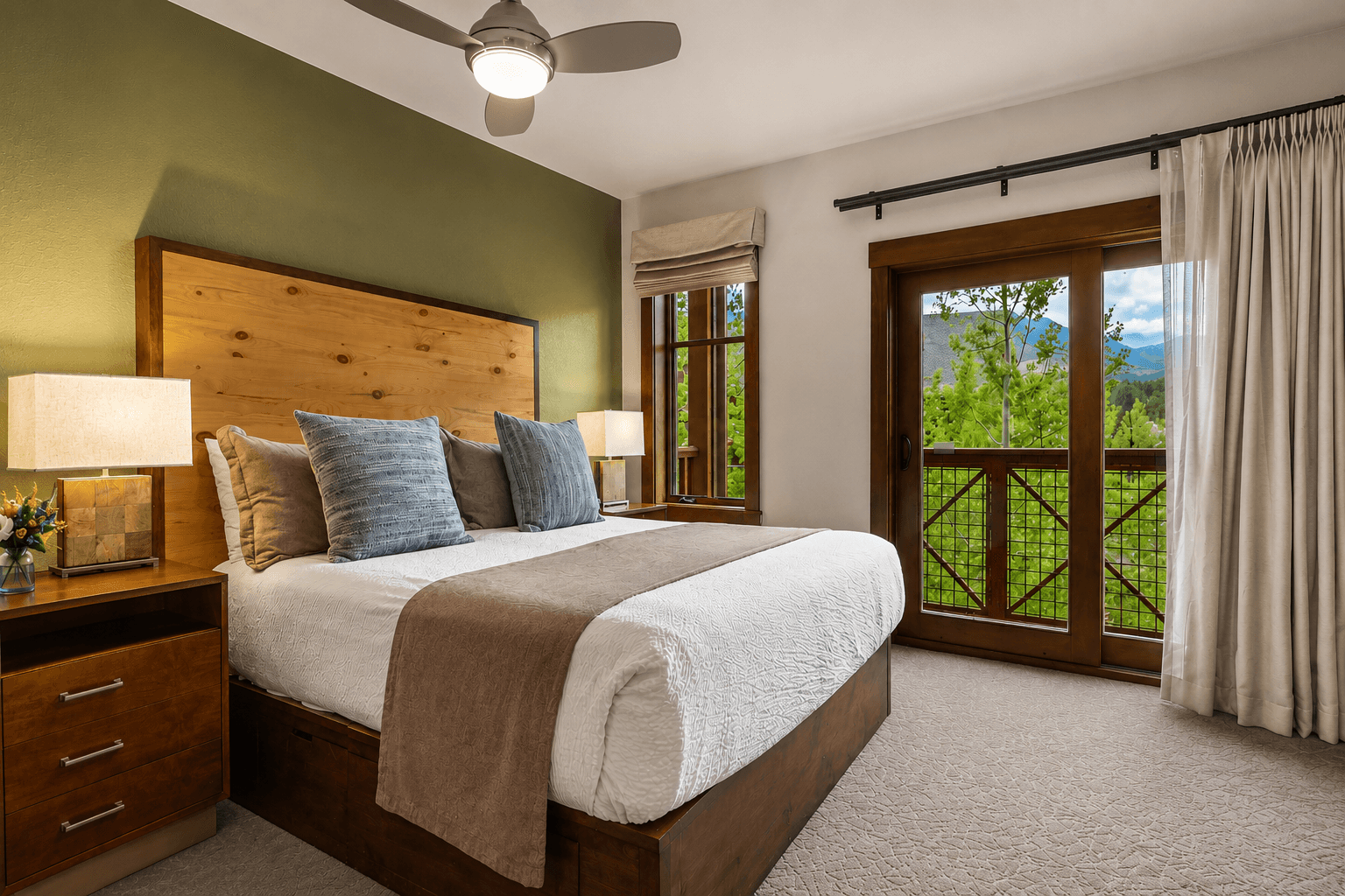 A warm and stylish studio getaway in the center of it all.