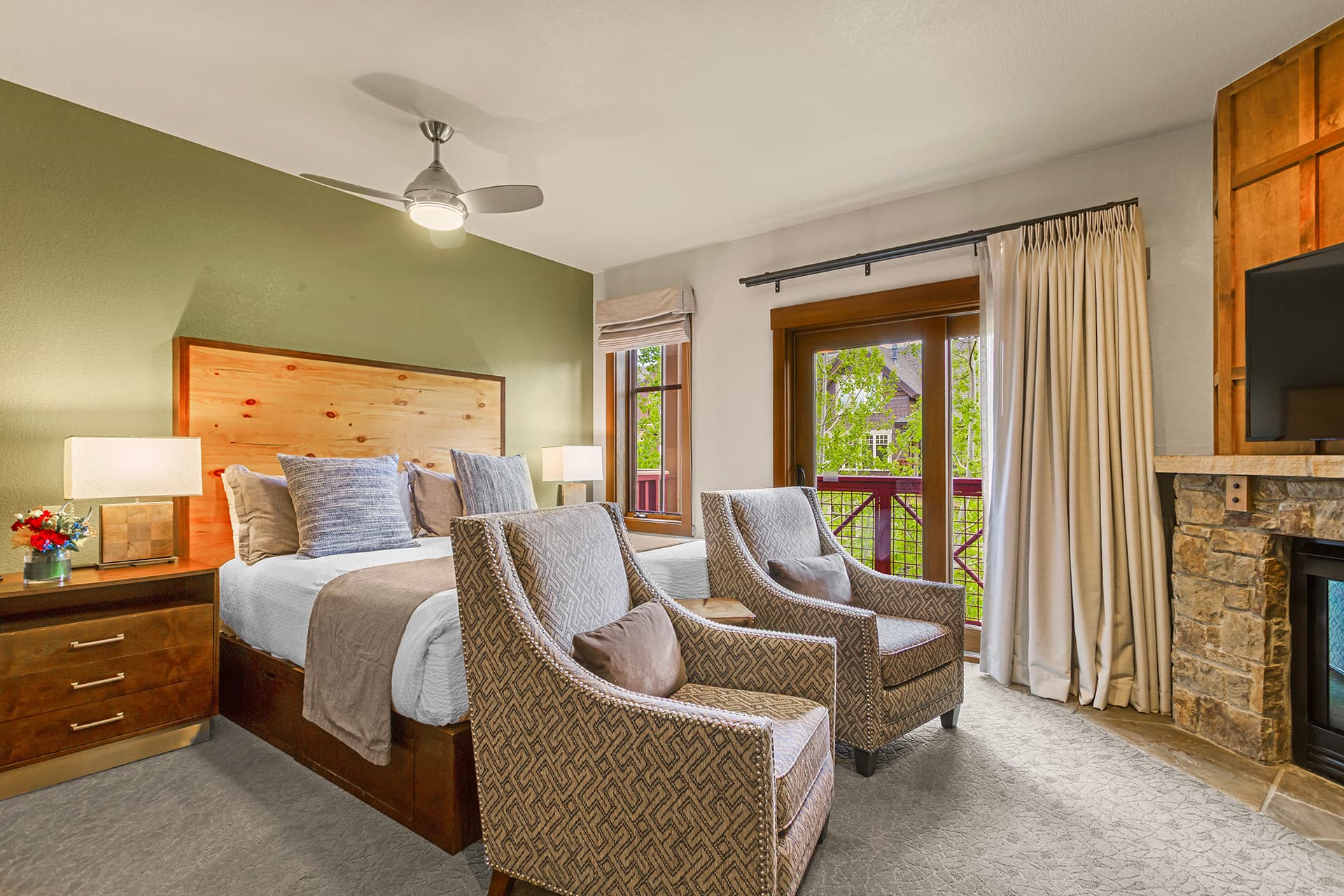 Studio King Bed