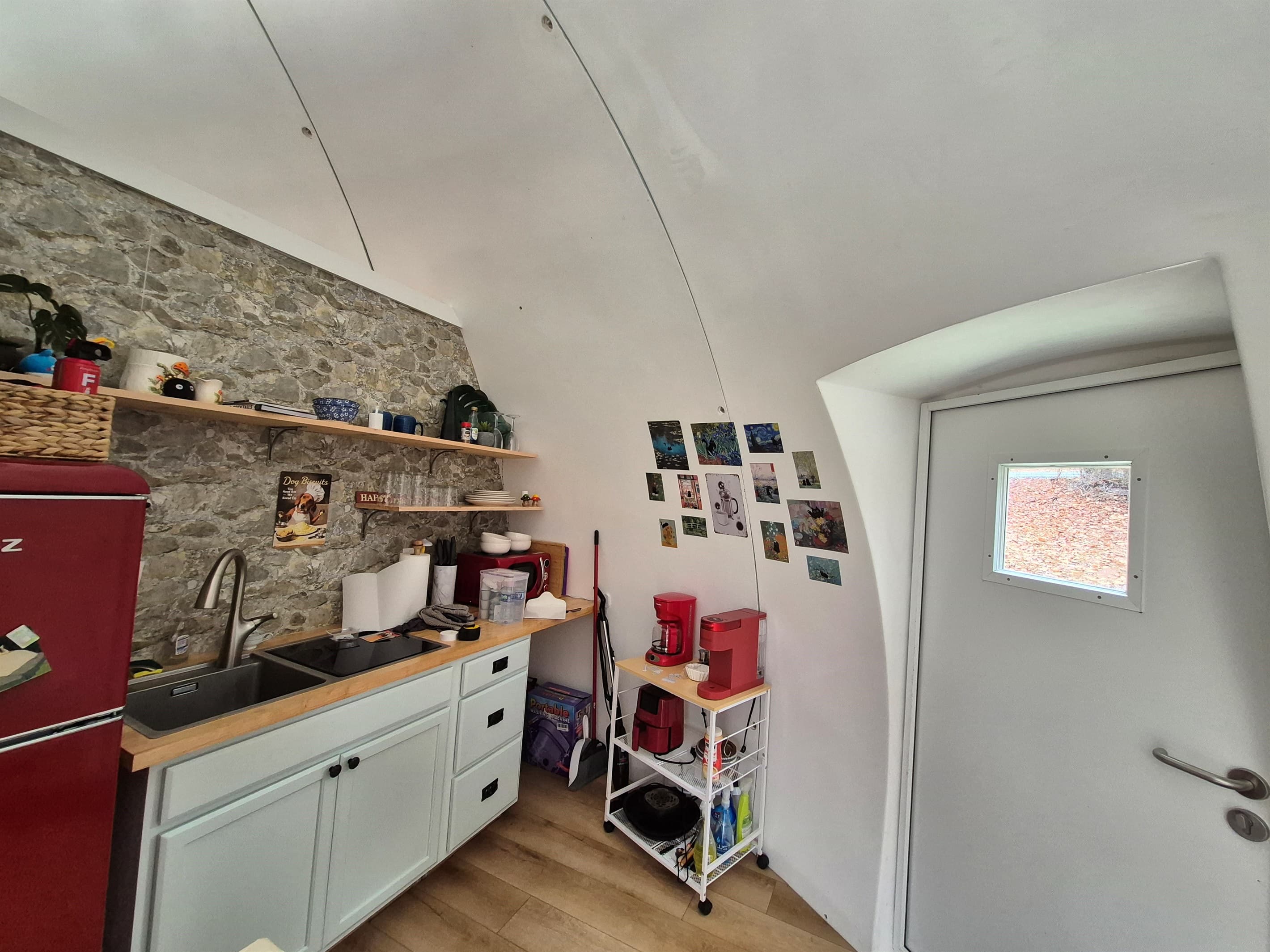 Spacious kitchenette with in sink dishwasher